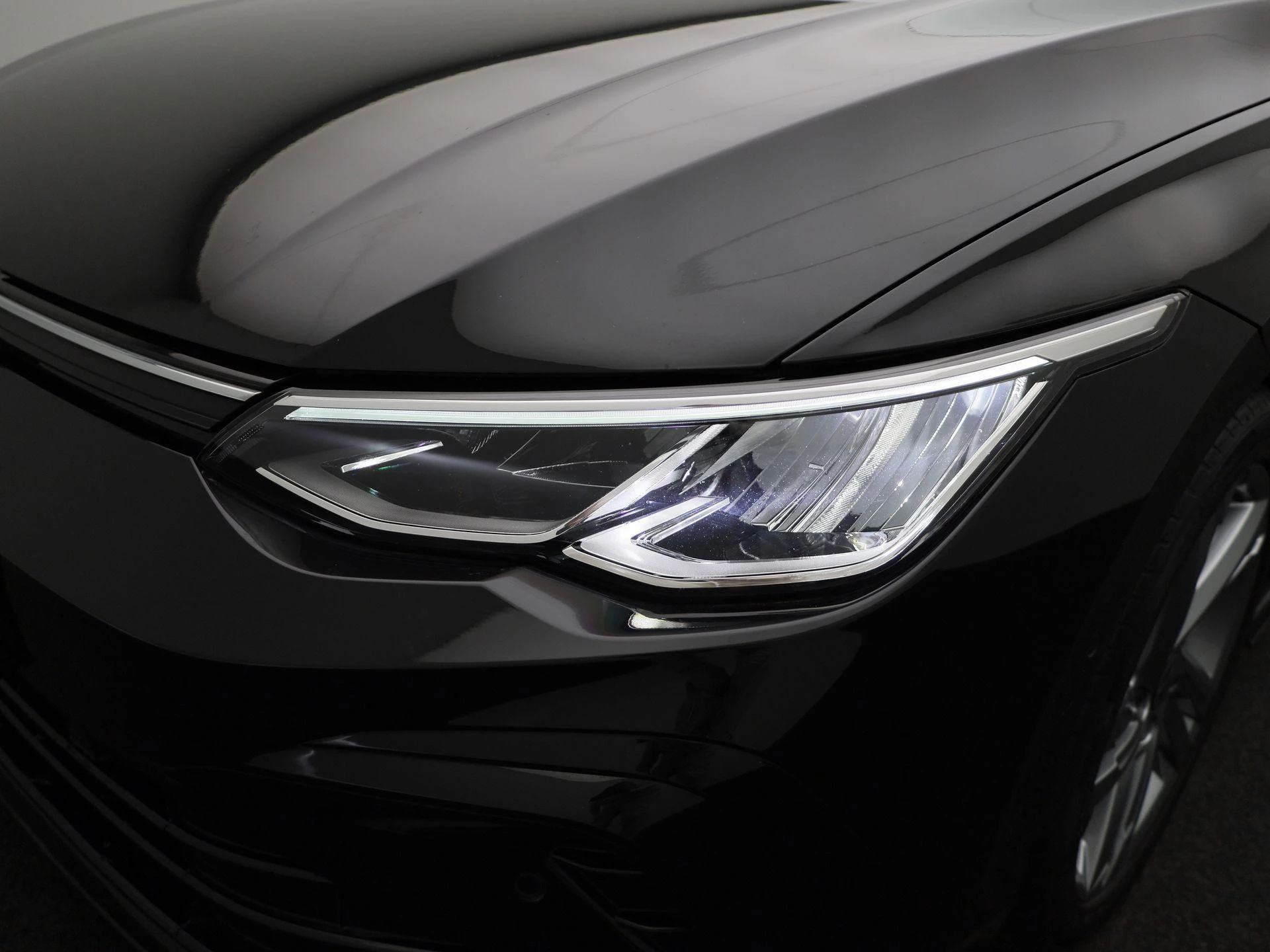 Volkswagen-Golf-image-14