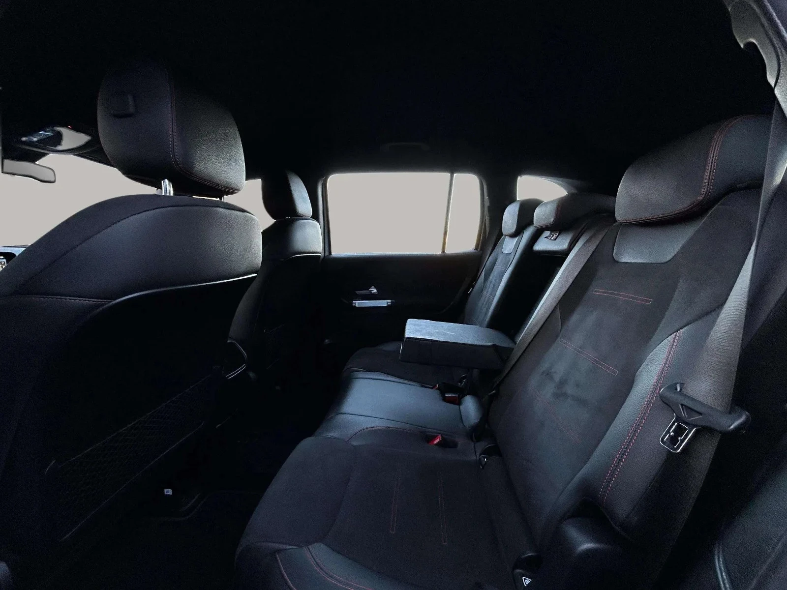 Mercedes-Benz-EQB-image-12