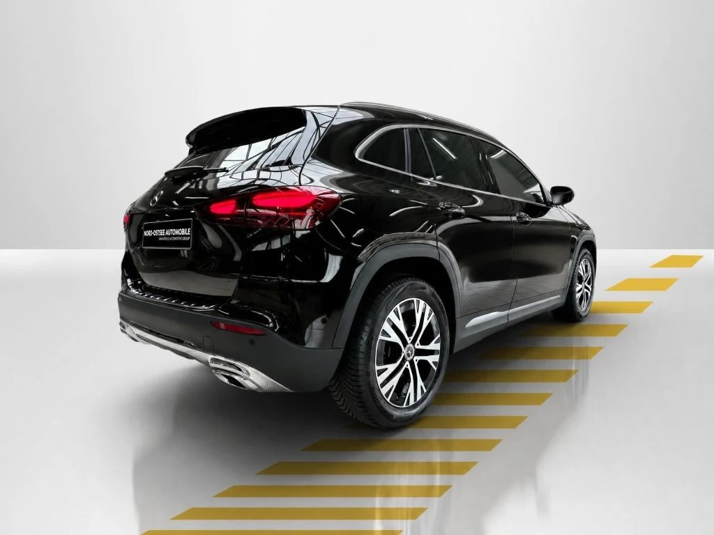 Mercedes-Benz-GLA 200 d-image-14