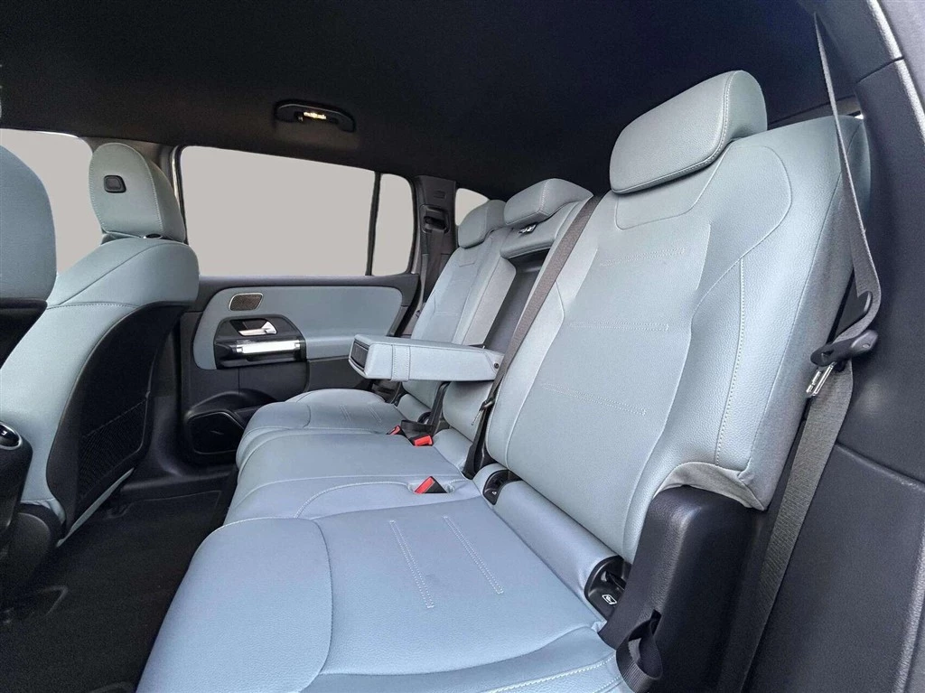 Mercedes-Benz-EQB-image-20