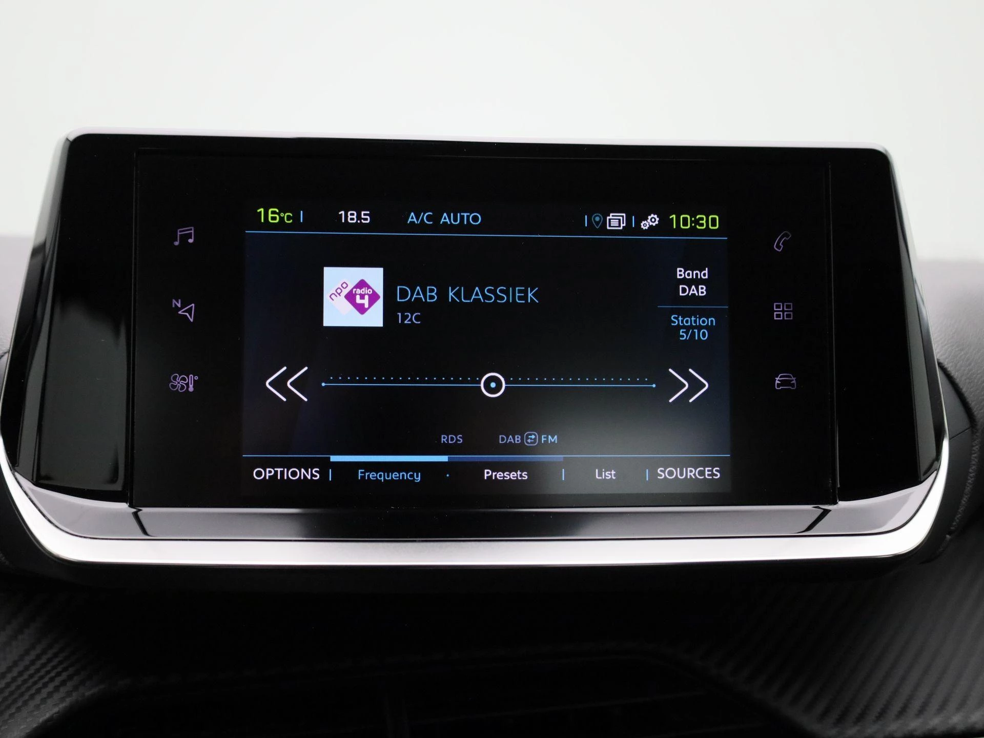Peugeot-e-208-image-17