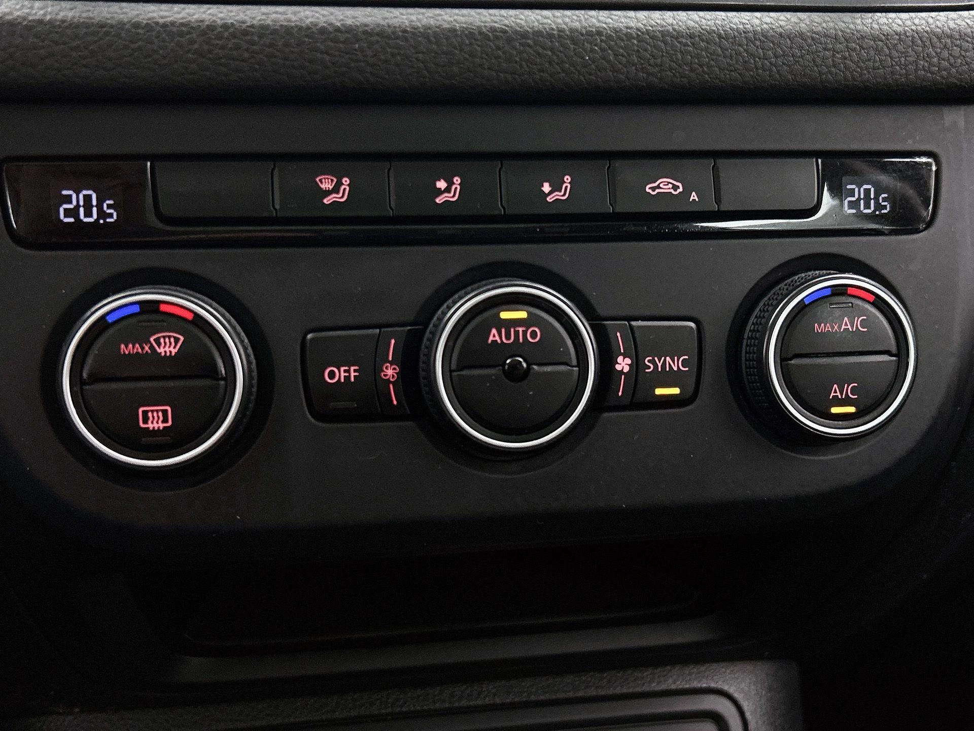 Volkswagen-Tiguan-image-17