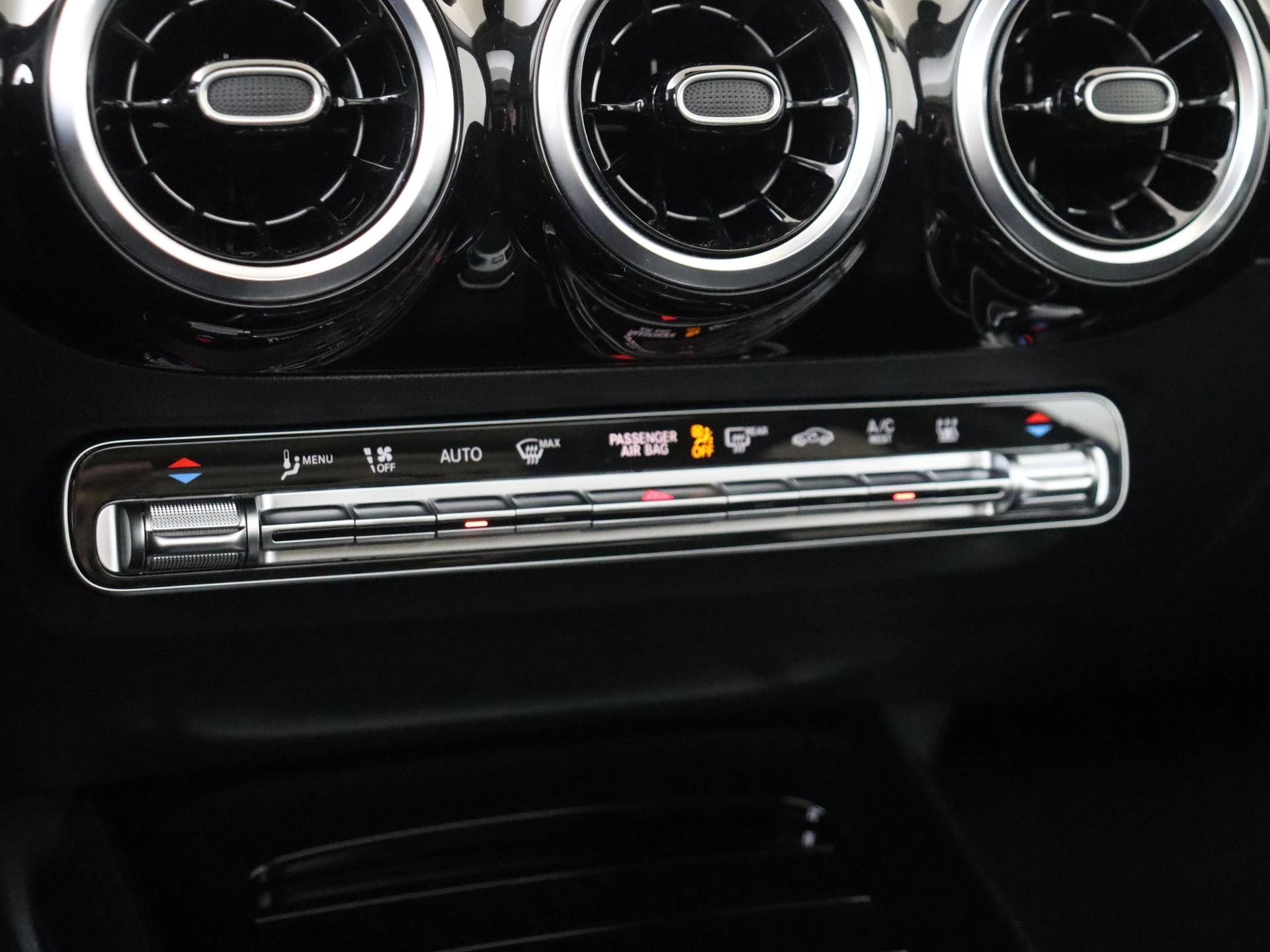 Mercedes-Benz-GLA-image-22