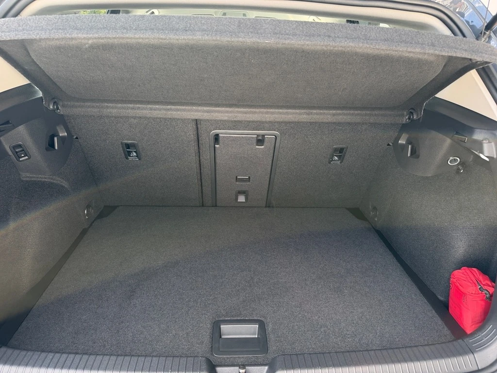 Volkswagen-Golf-image-12