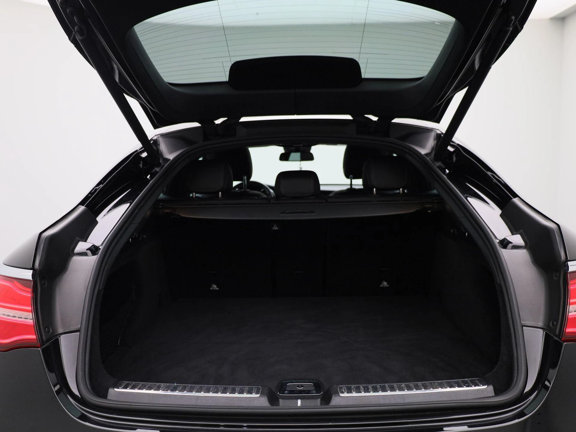 Mercedes-Benz-GLC-image-13