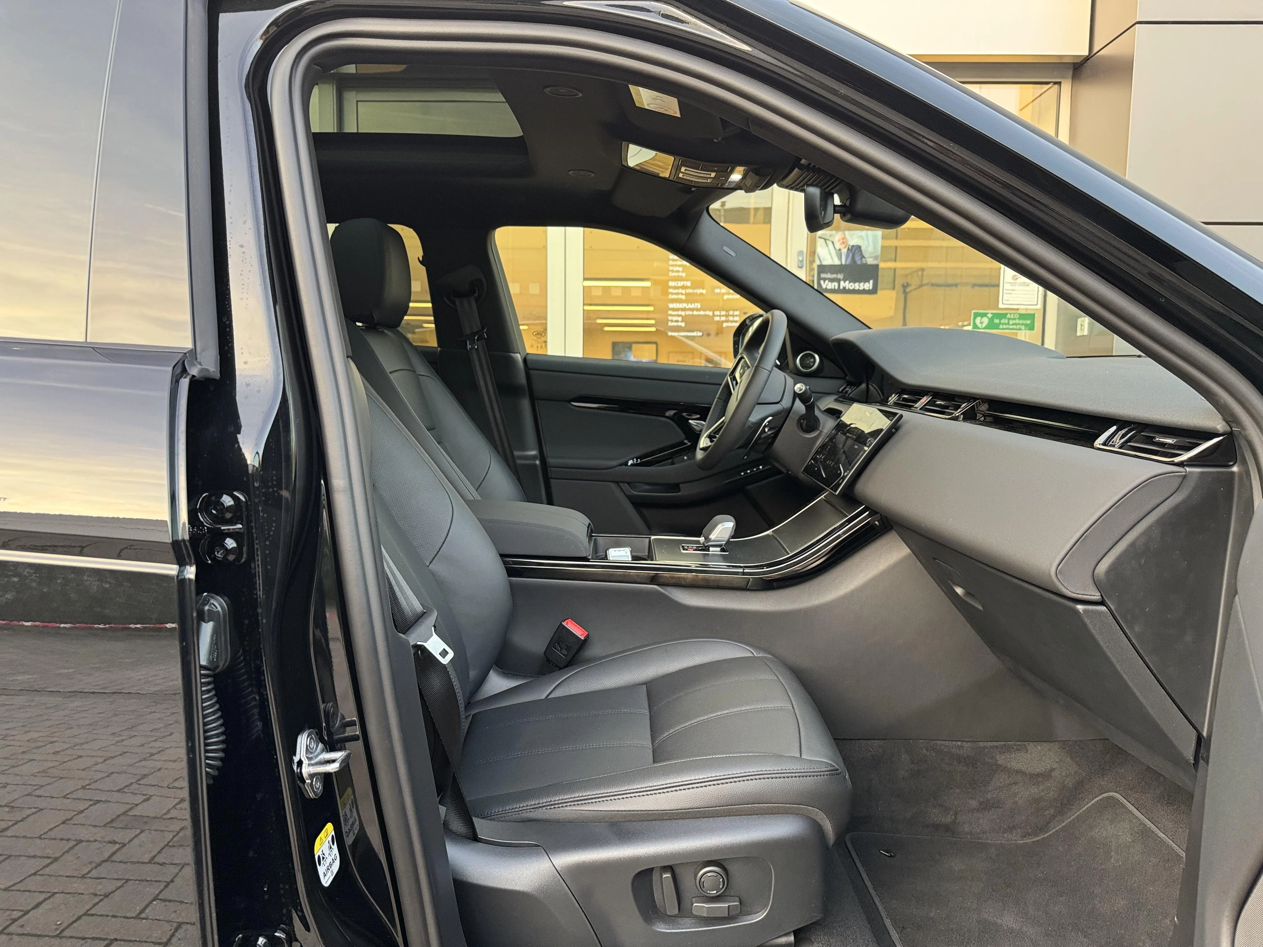 Land Rover Range Rover Evoque P270e Dynamic SE AWD