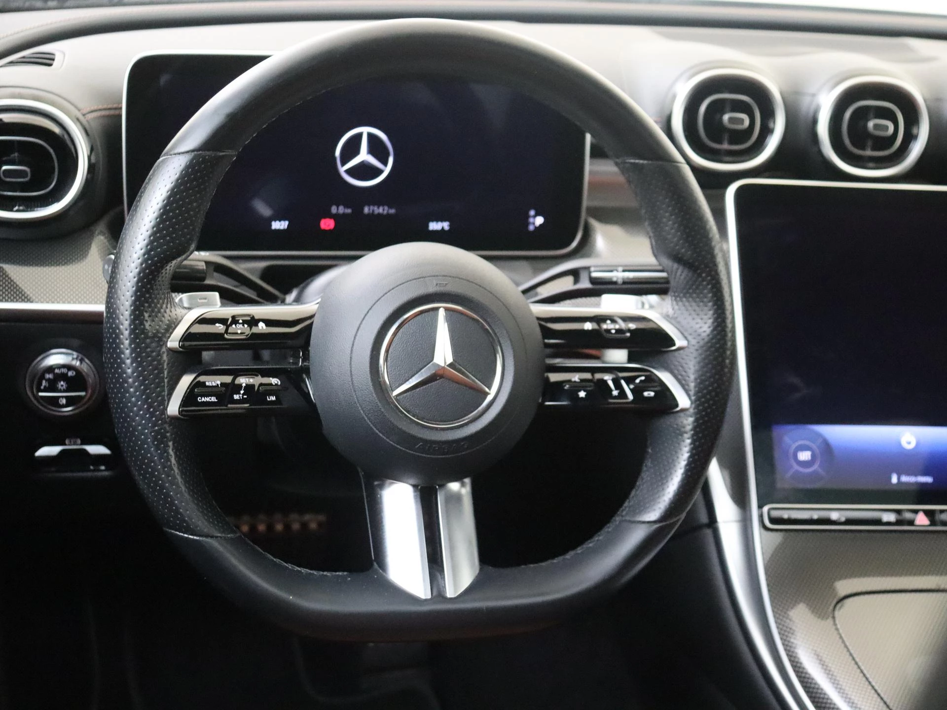 Mercedes-Benz-C-Klasse-image-9