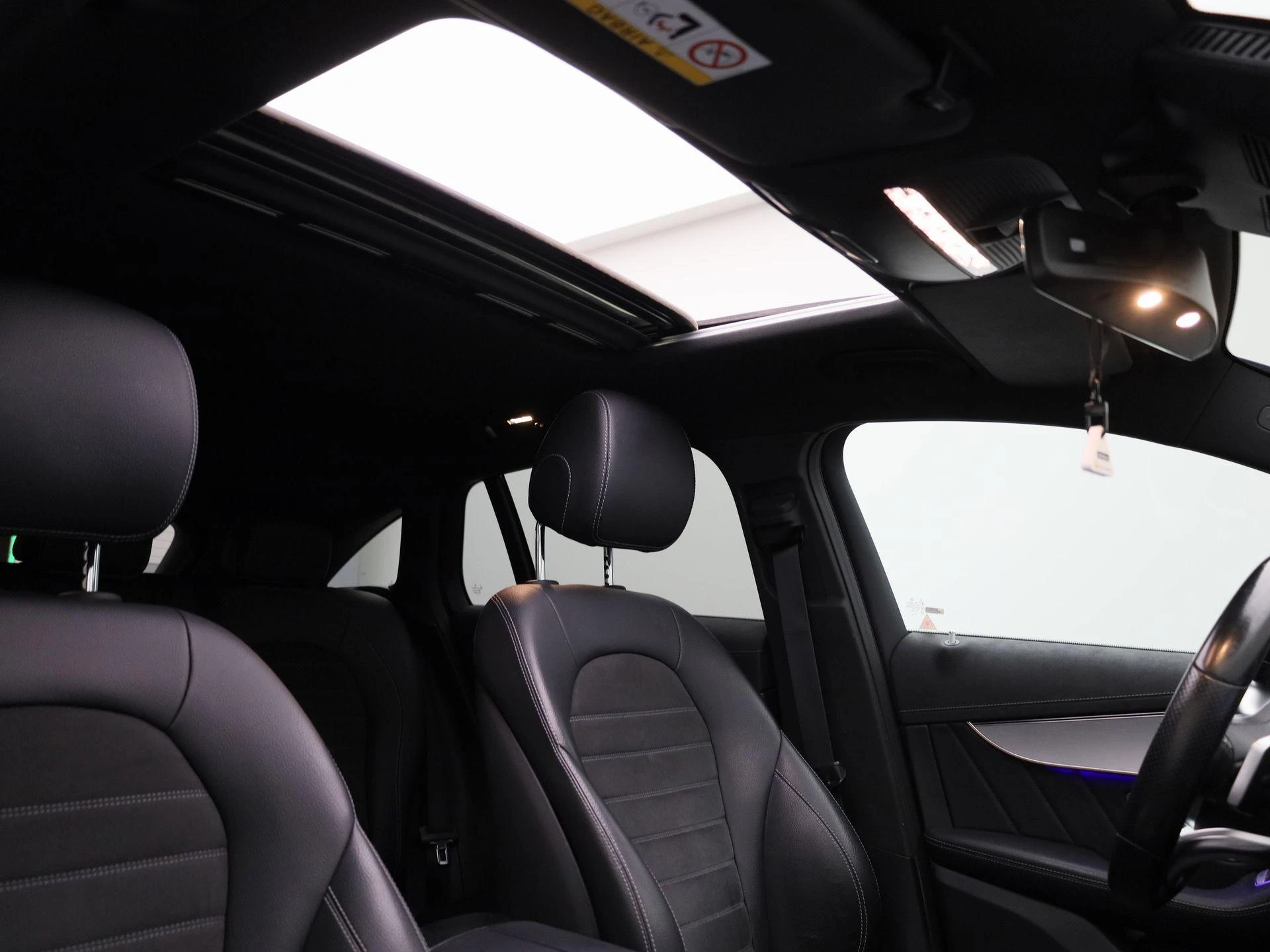 Mercedes-Benz-EQC-image-58