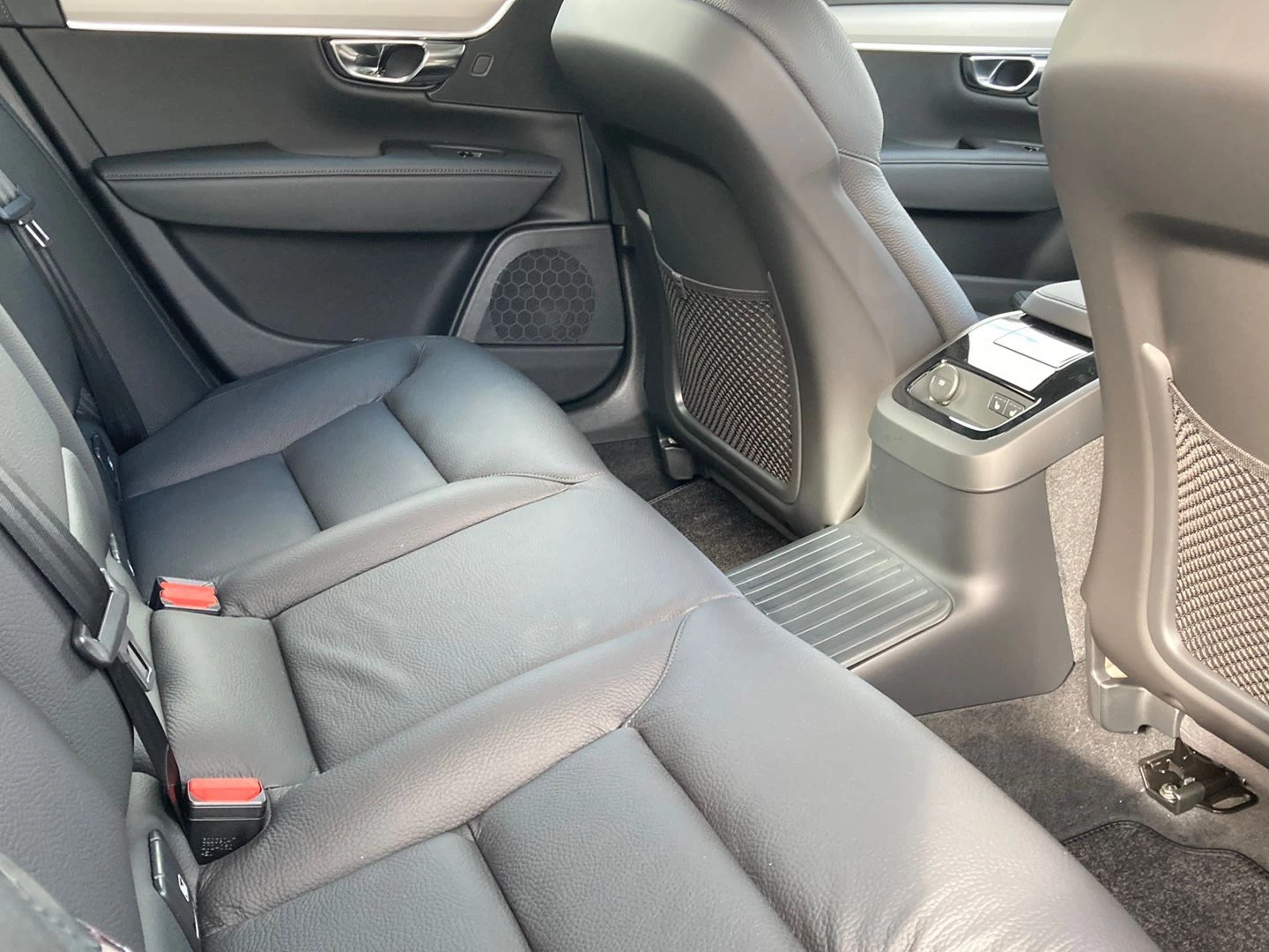 Volvo-V90-image-18