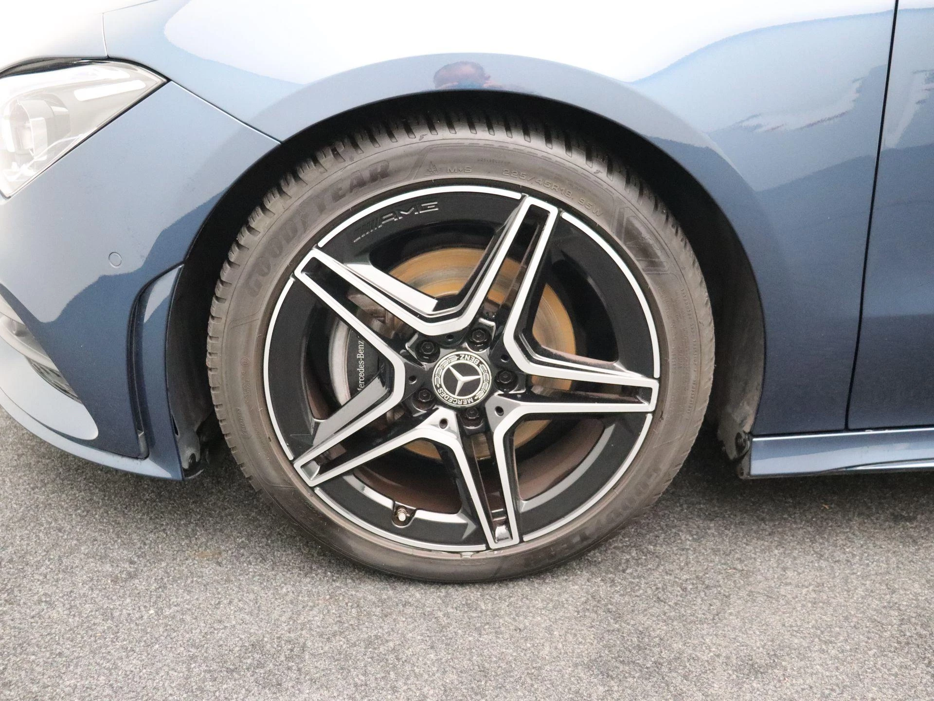 Mercedes-Benz CLA 180 AMG Line Shooting Brake + PANO DAK + MULTIBEAM LED + CARPLAY +