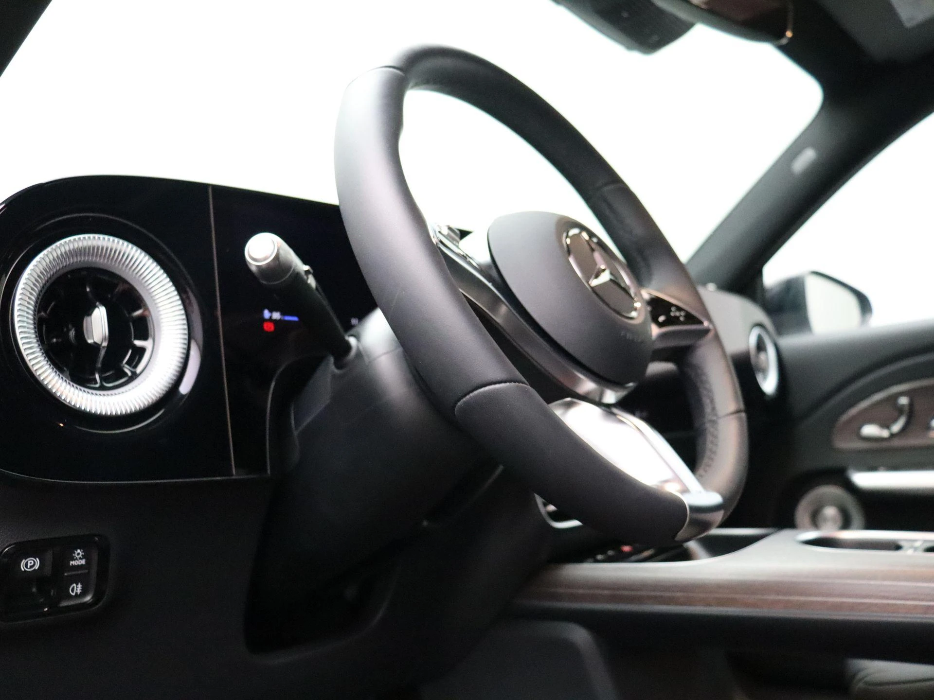 Mercedes-Benz-GLB-image-11