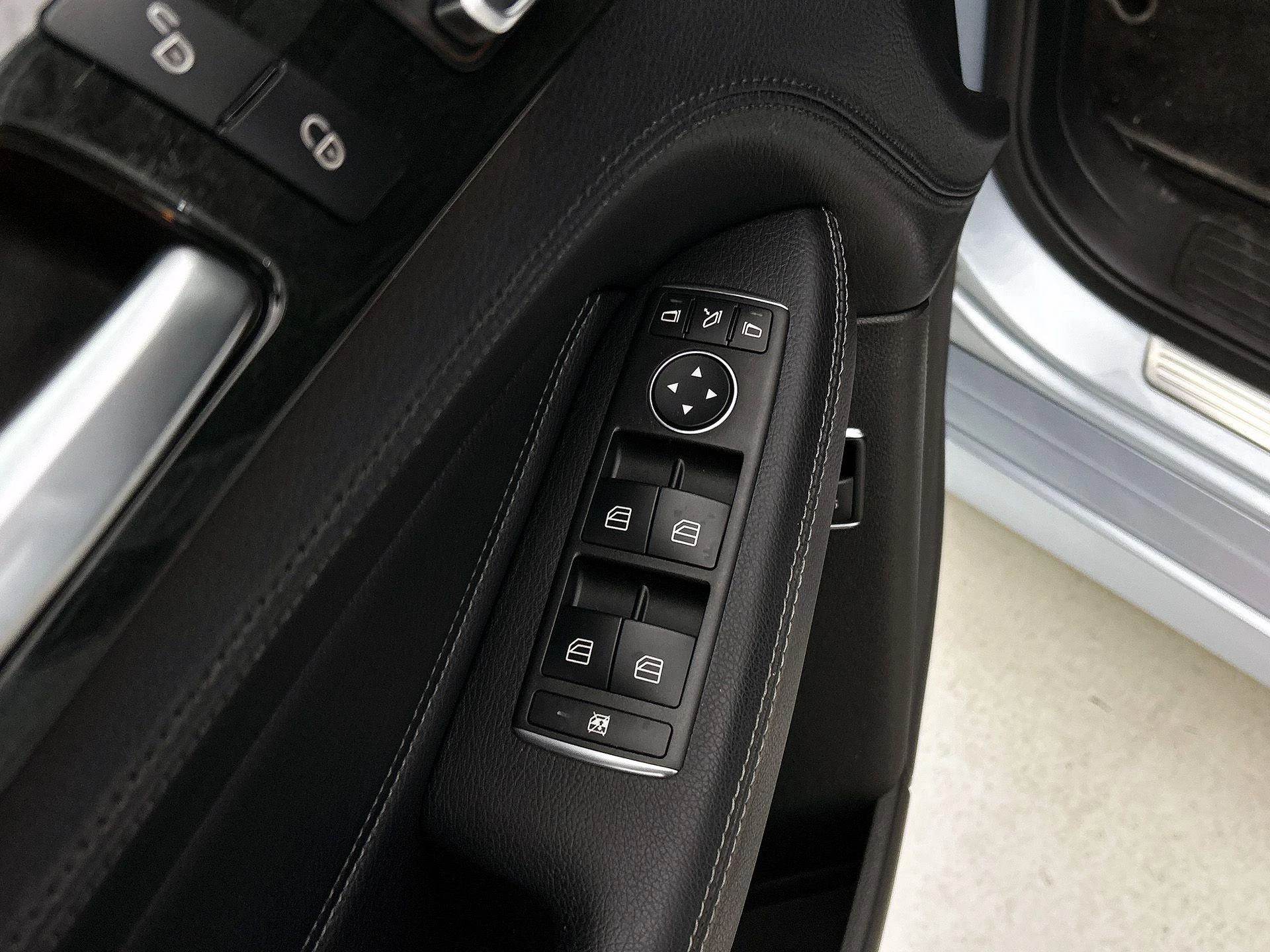 Mercedes-Benz-GLE-image-42