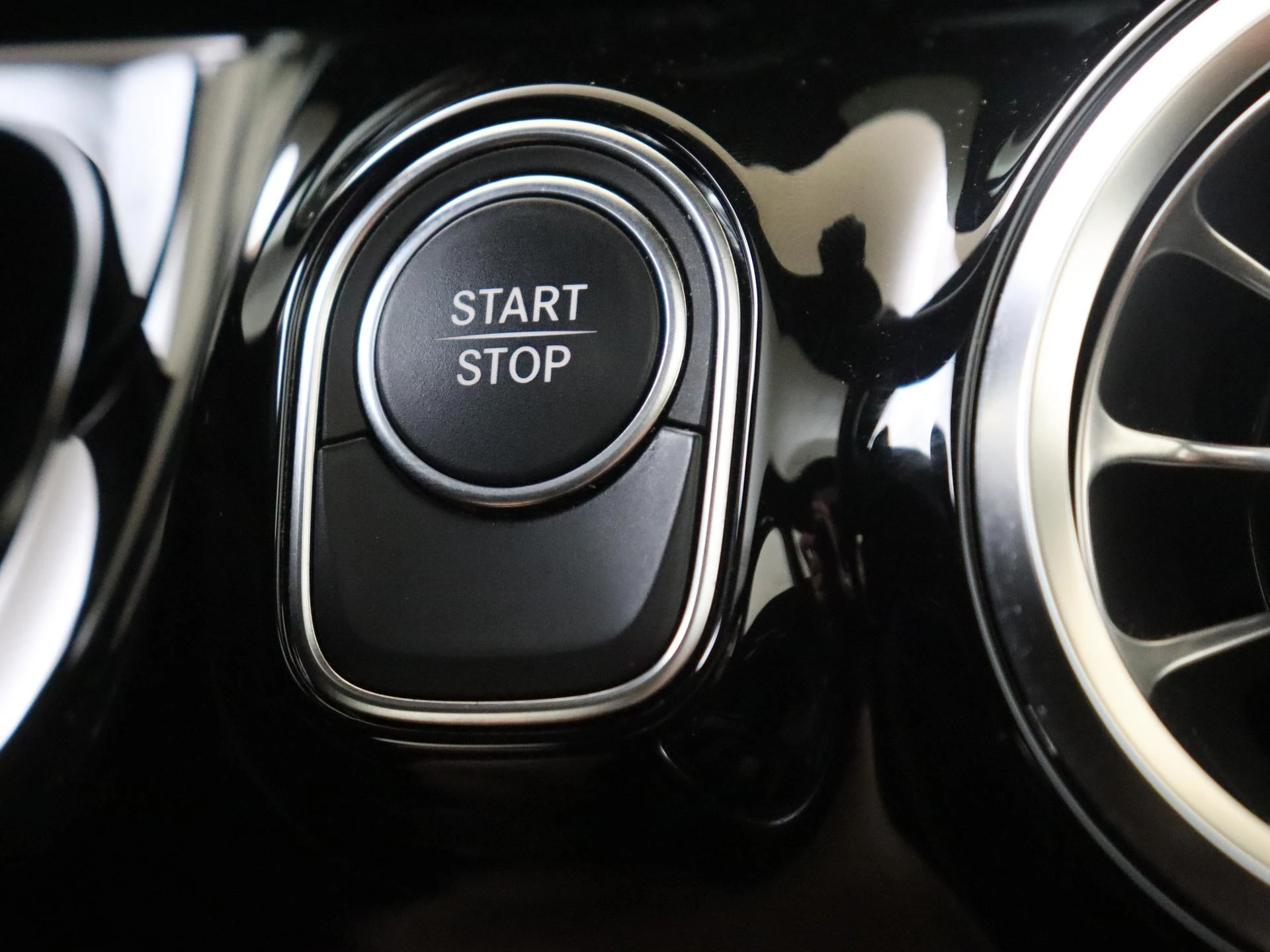 Mercedes-Benz-EQA-image-21
