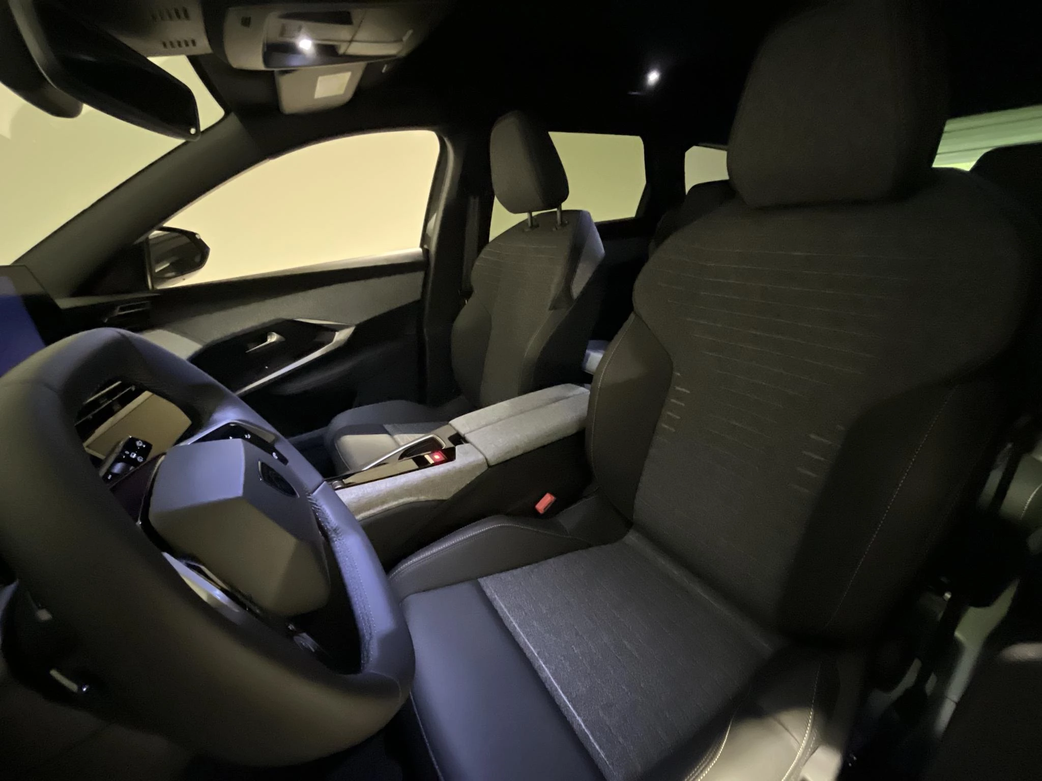 Peugeot-e-5008-image-17