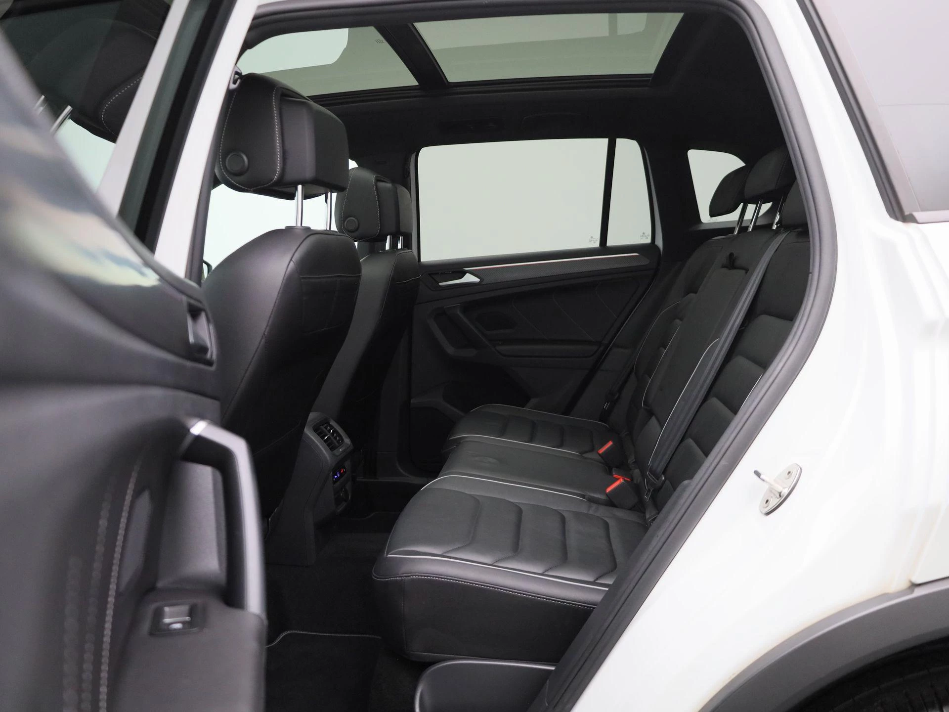 Volkswagen Tiguan 1.4 TSI eHybrid R-Line Business+ 245 PK|