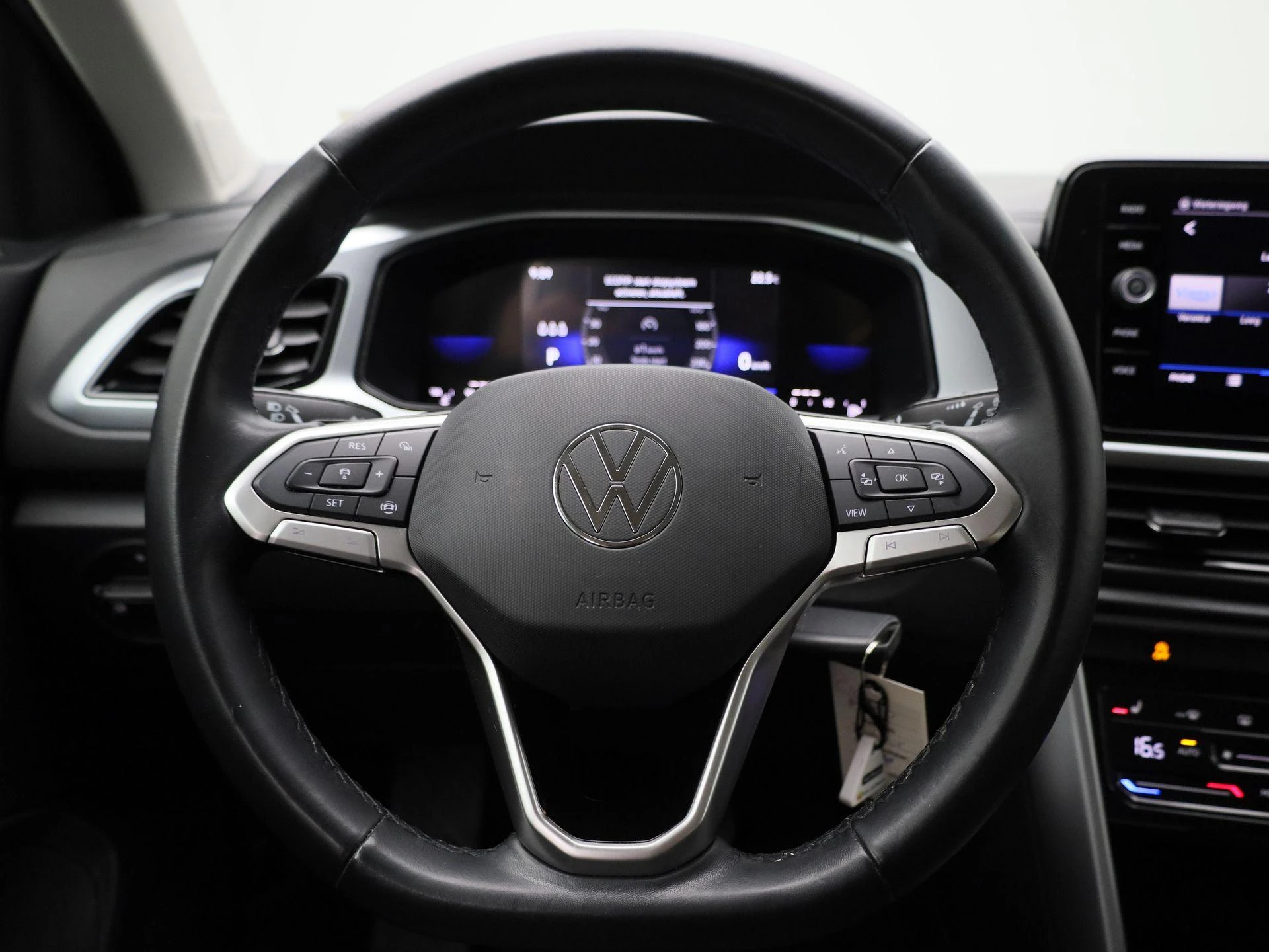 Volkswagen-T-Roc-image-6