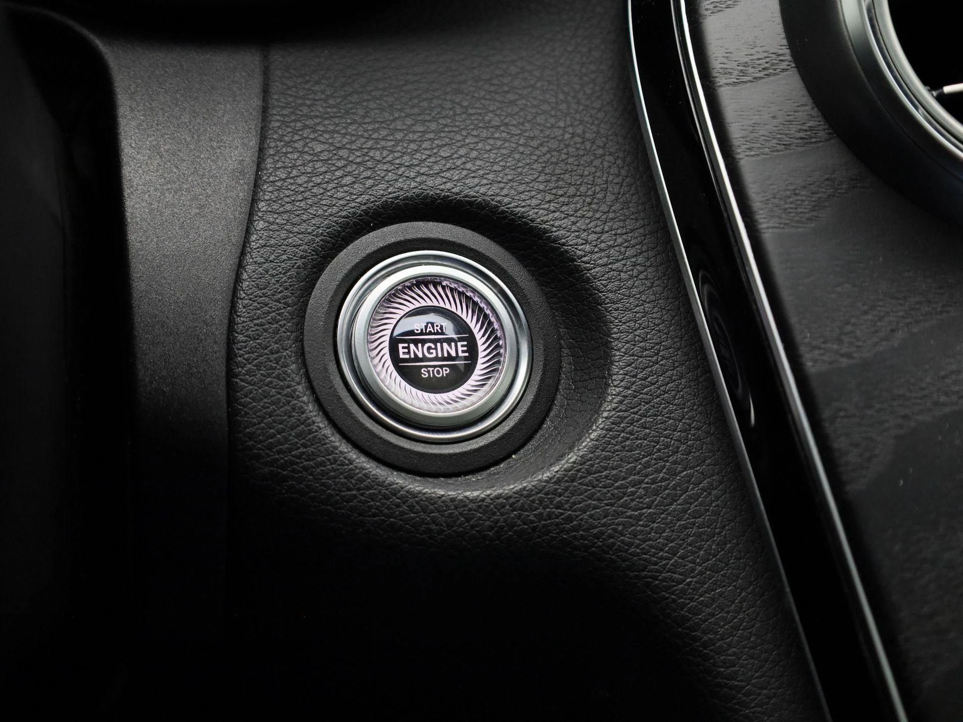 Mercedes-Benz-C-Klasse-image-23