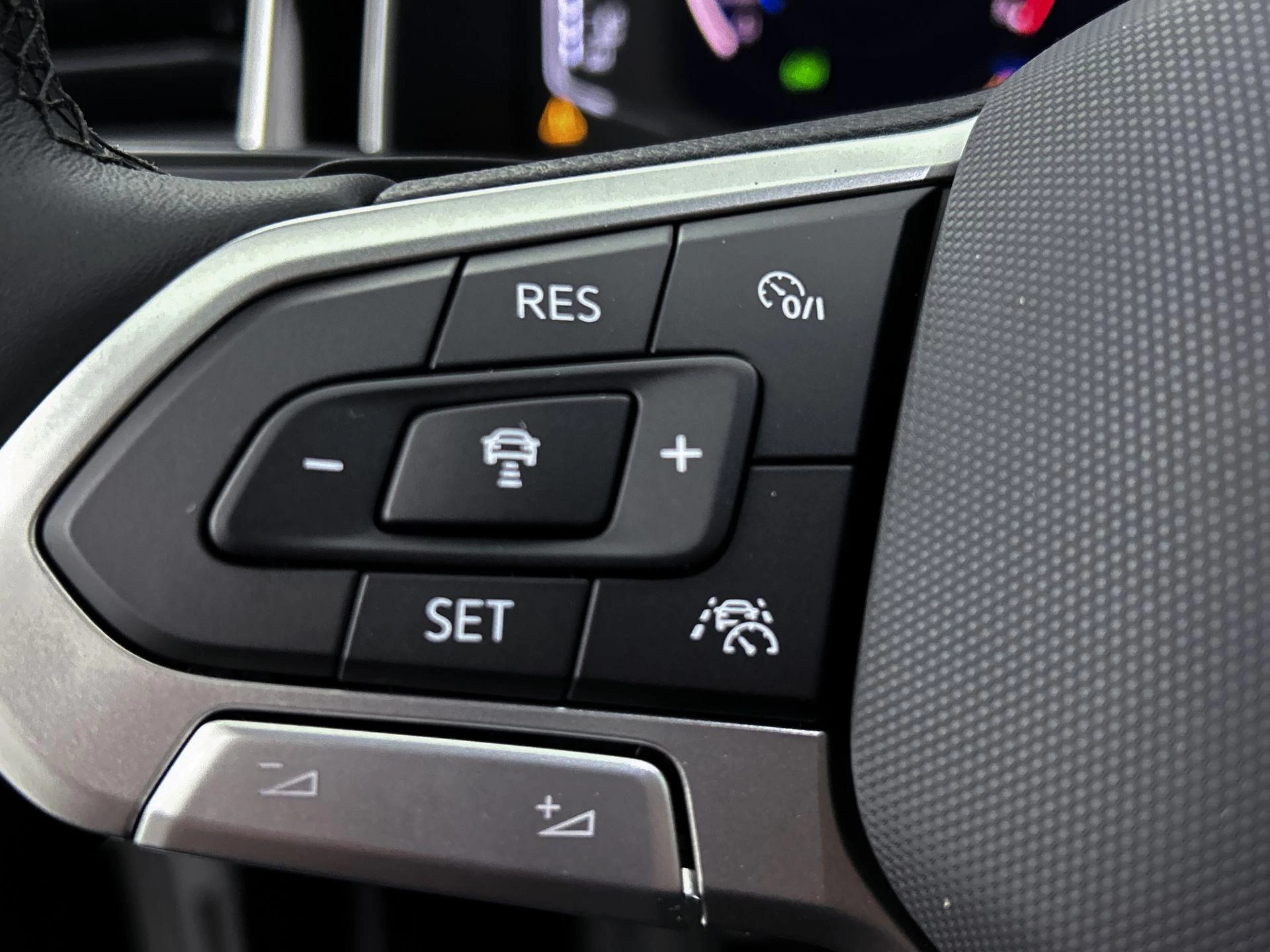 Volkswagen-Polo-image-12