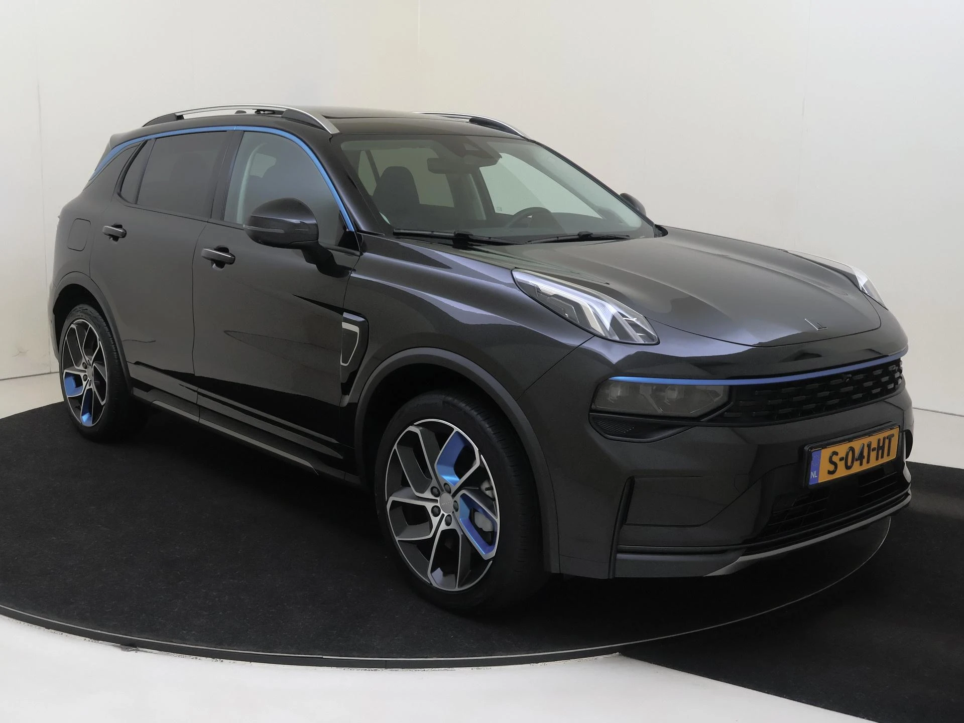 Lynk & Co-01-image-1