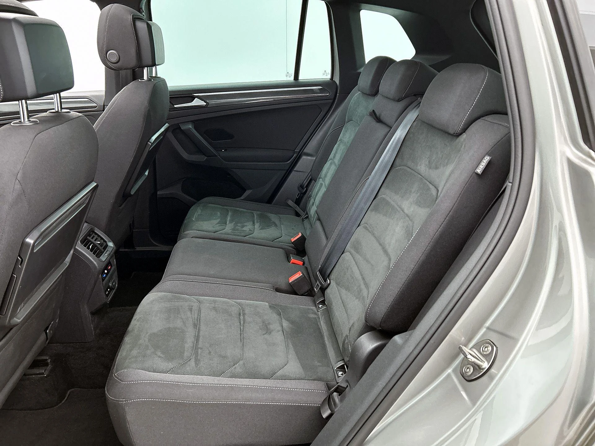 Volkswagen-Tiguan-image-32