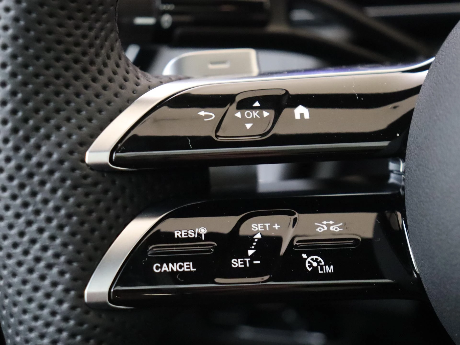 Mercedes-Benz-EQE-image-14