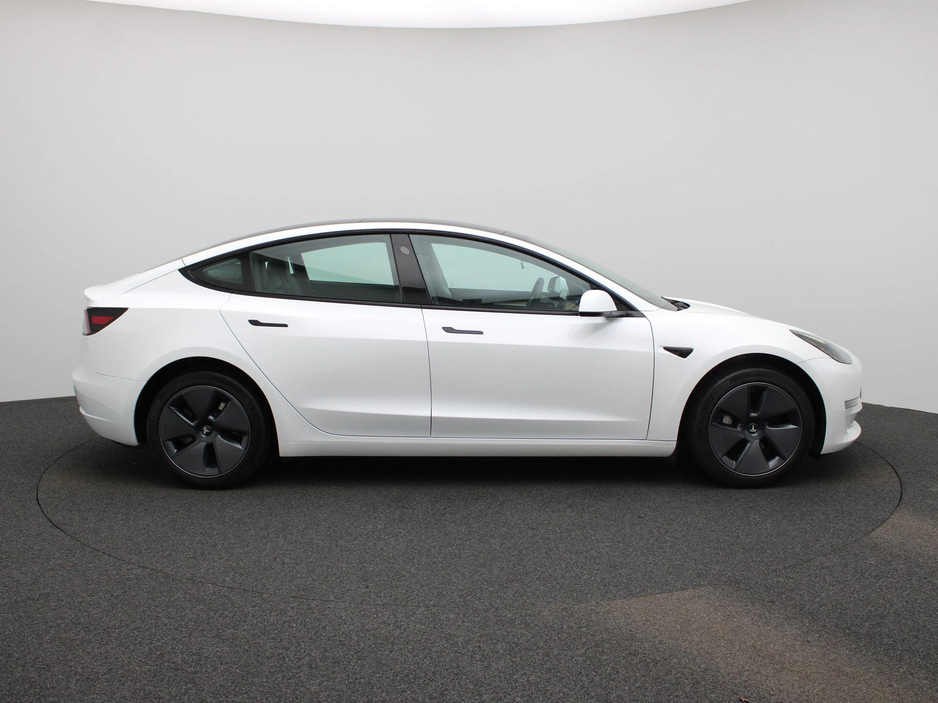 Tesla-Model 3-image-6