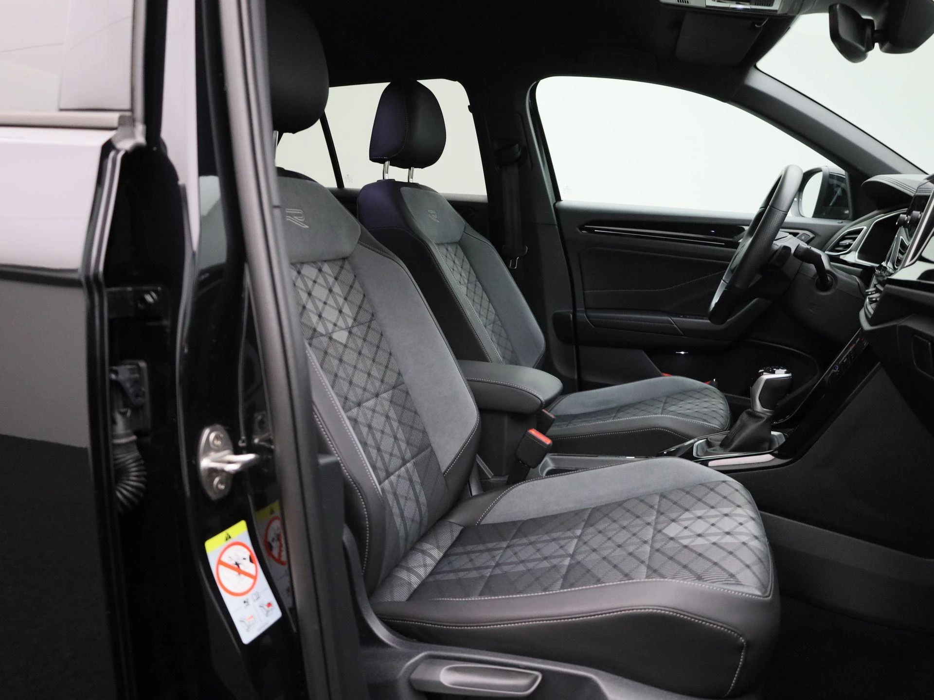 Volkswagen-T-Roc-image-32