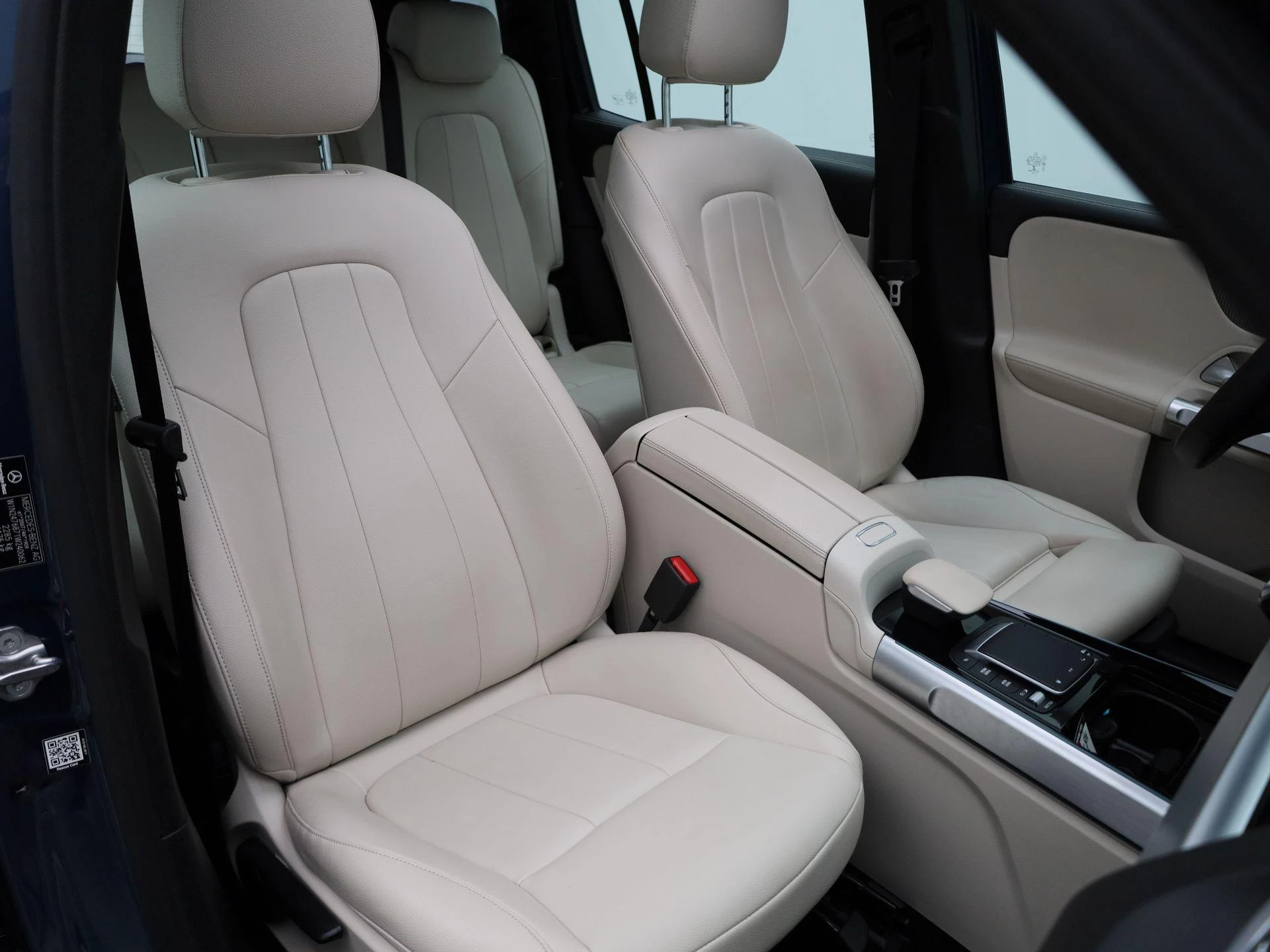 Mercedes-Benz GLB 200 LUXURY LINE + LEDER + PANO + 7-ZIT + CARPLAY +