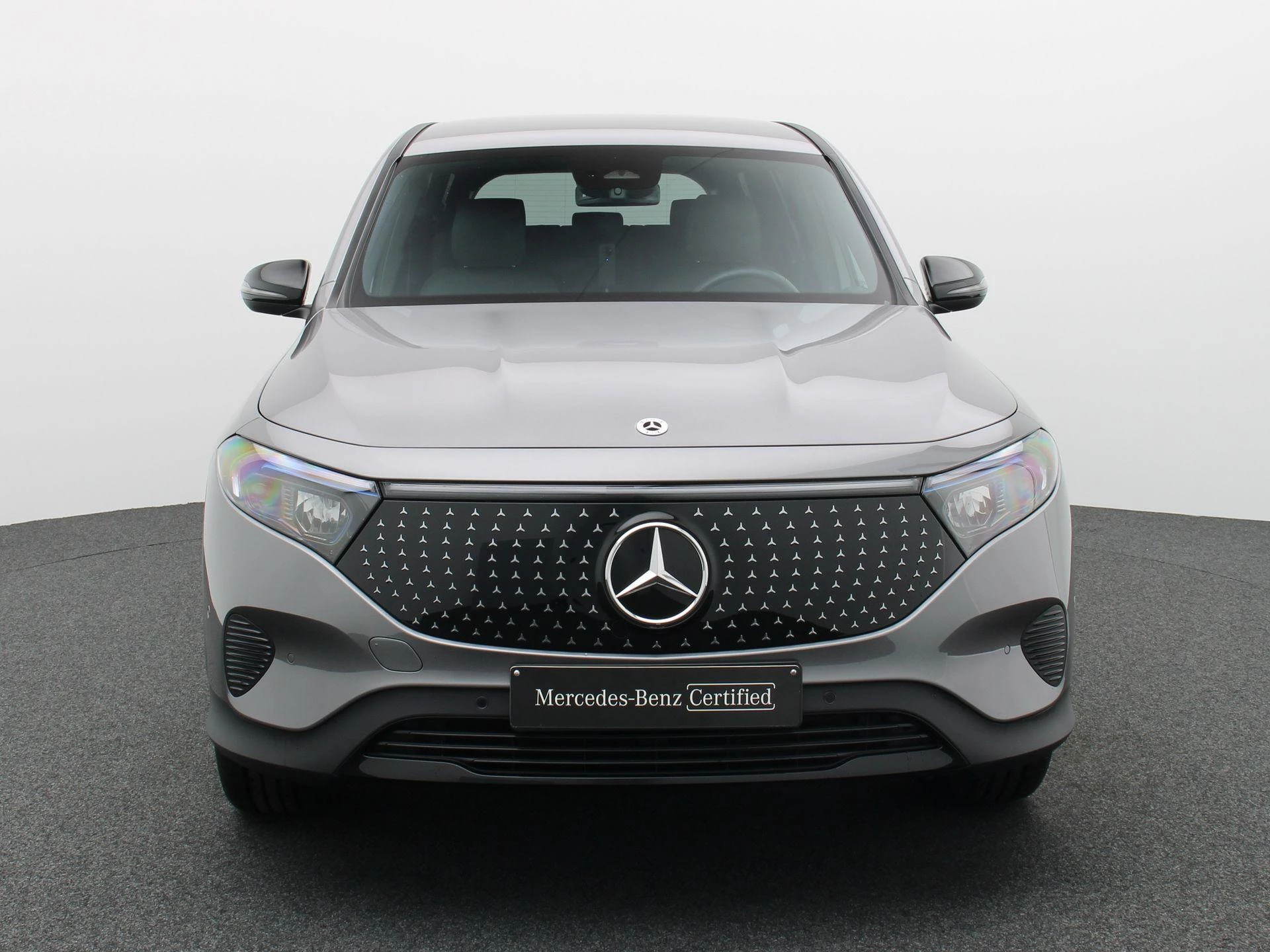 Mercedes-Benz-EQB-image-2