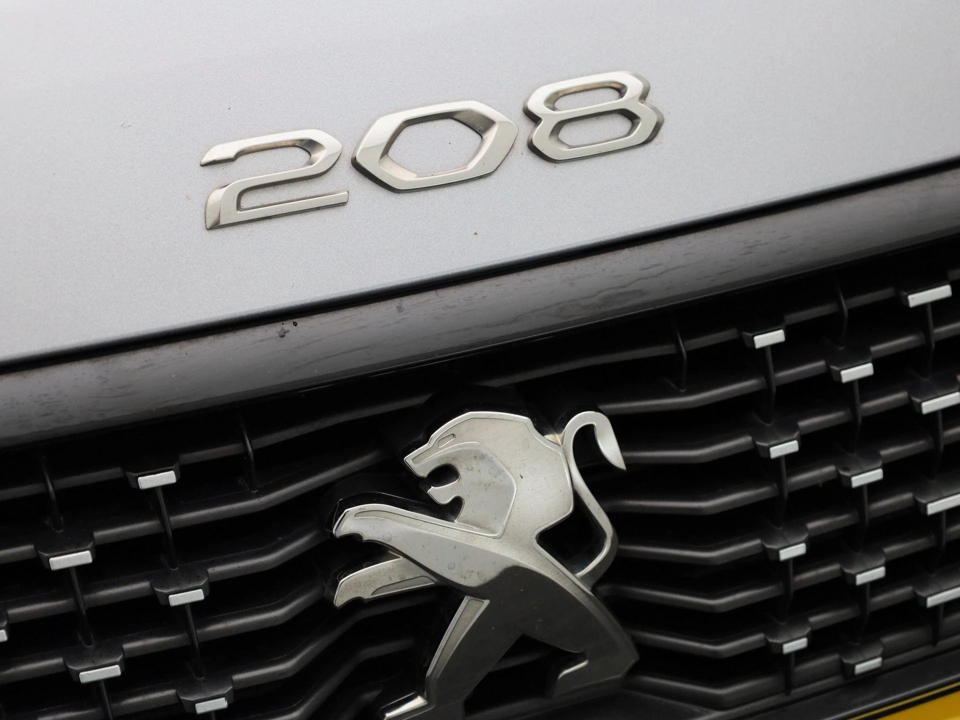 Peugeot-e-208-image-32