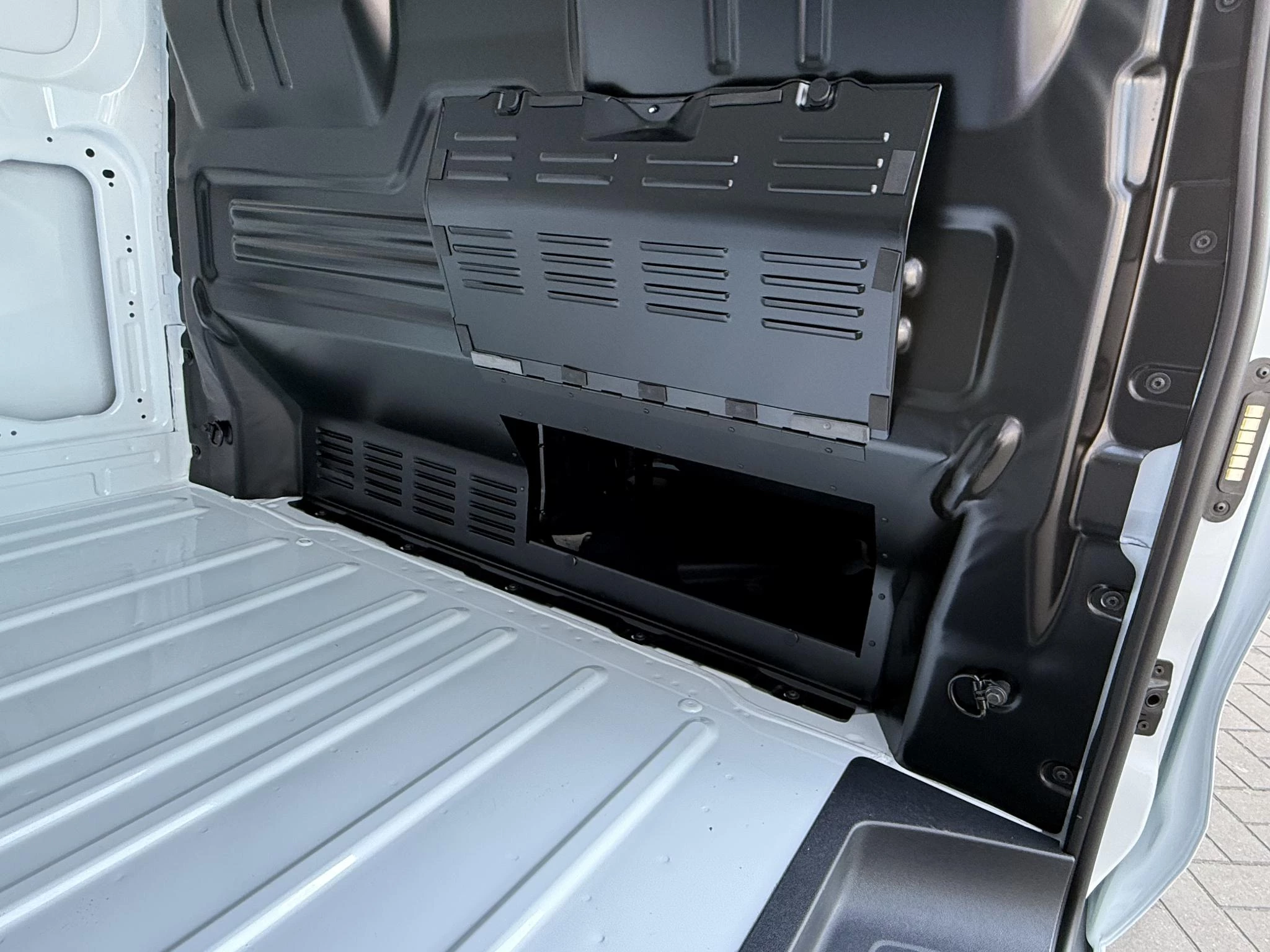 Ford-Transit Custom-image-24