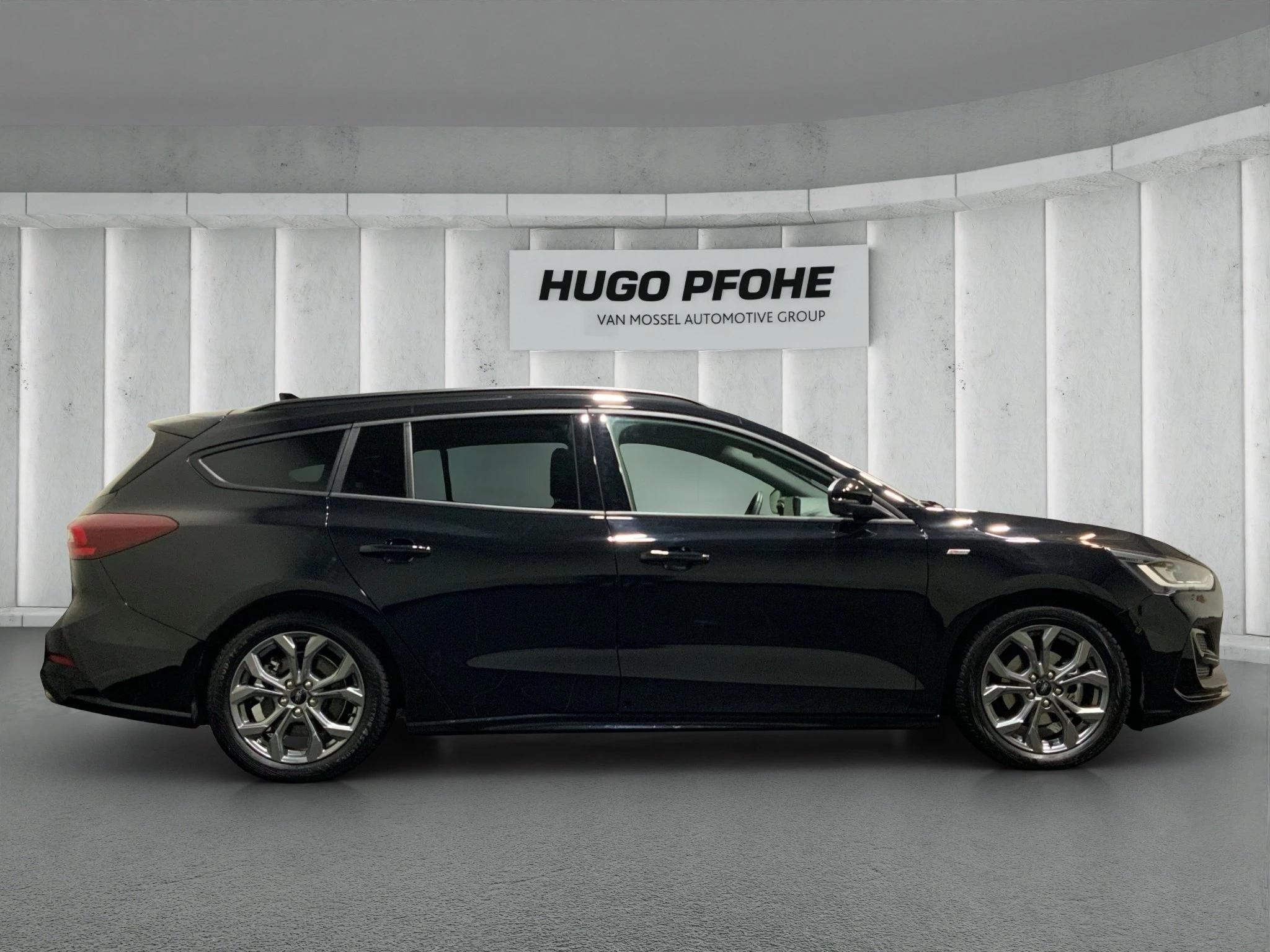 Ford Focus ST-Line X Turnier Aut.*AHK*ACC*HUD*KAM*NAVI*WINTER-PKT.