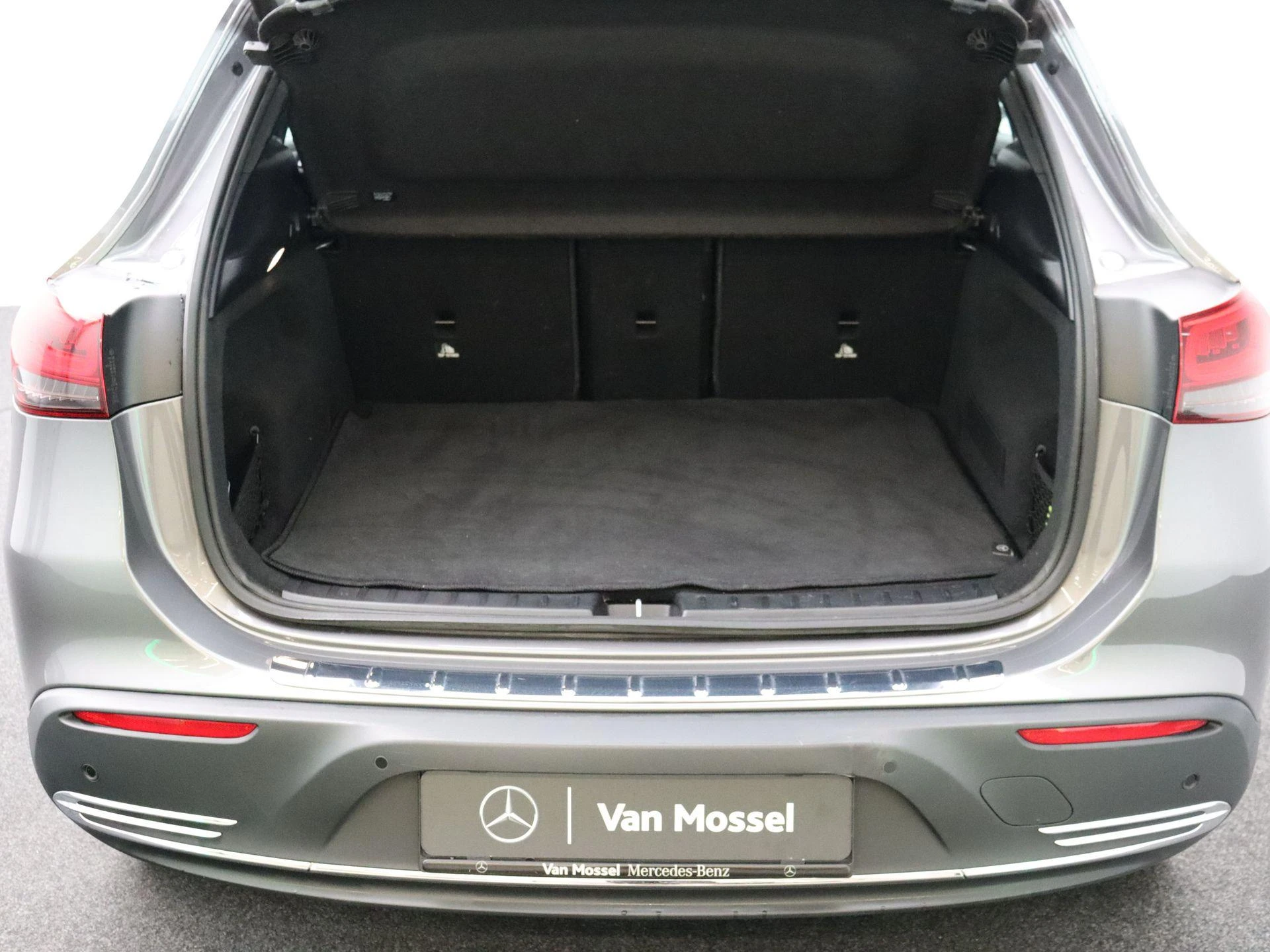 Mercedes-Benz-EQA-image-24