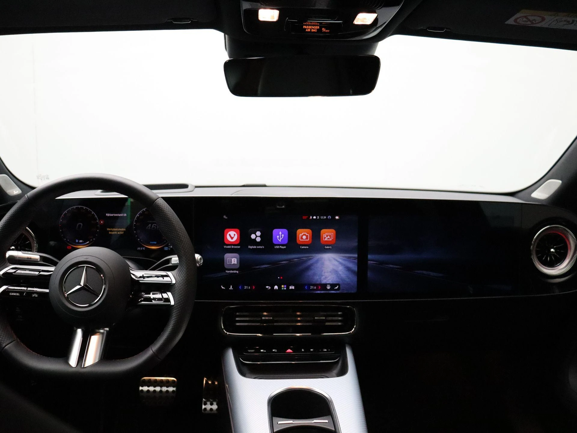 Mercedes-Benz-CLA-image-24