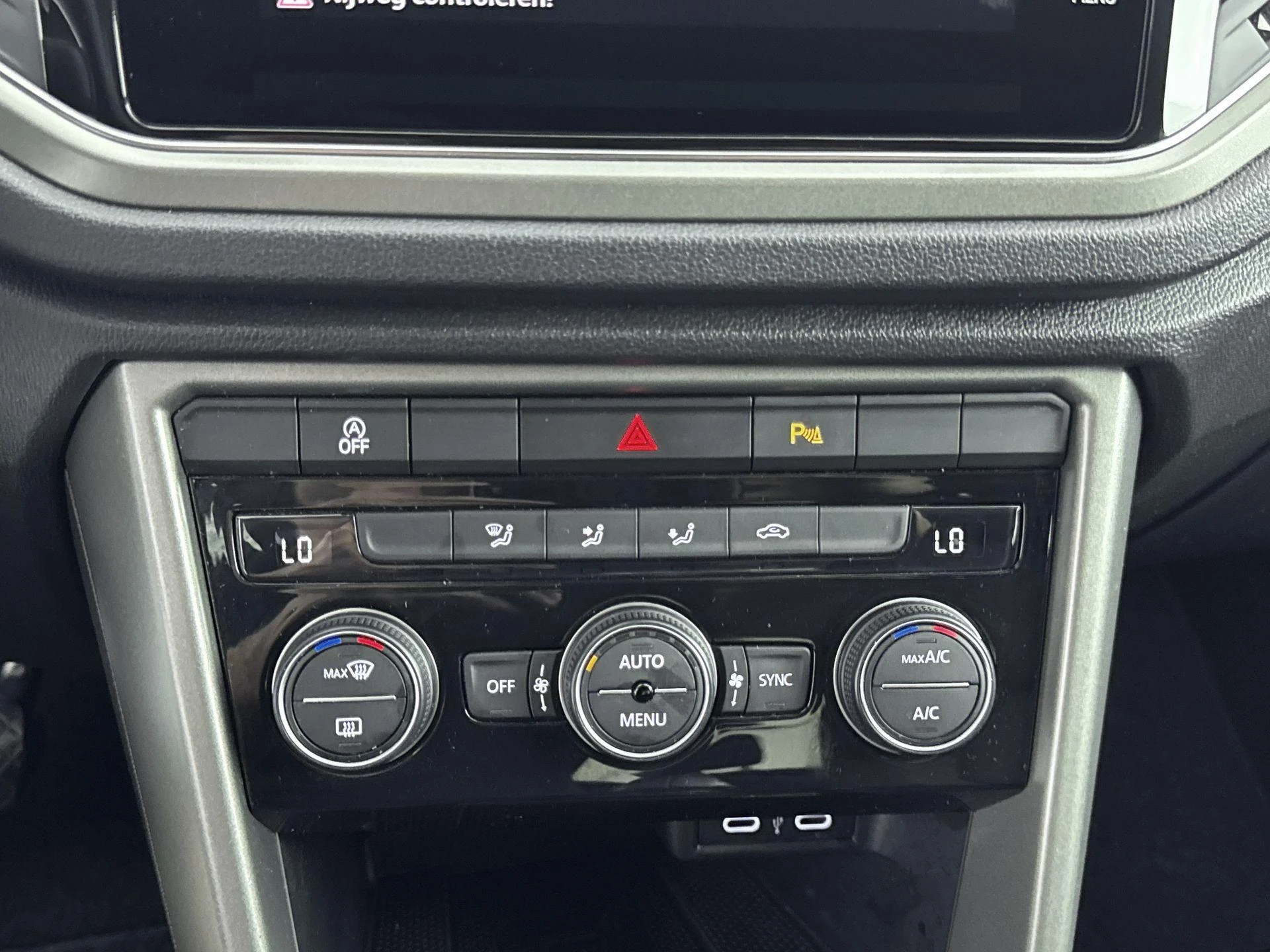 Volkswagen-T-Roc-image-16