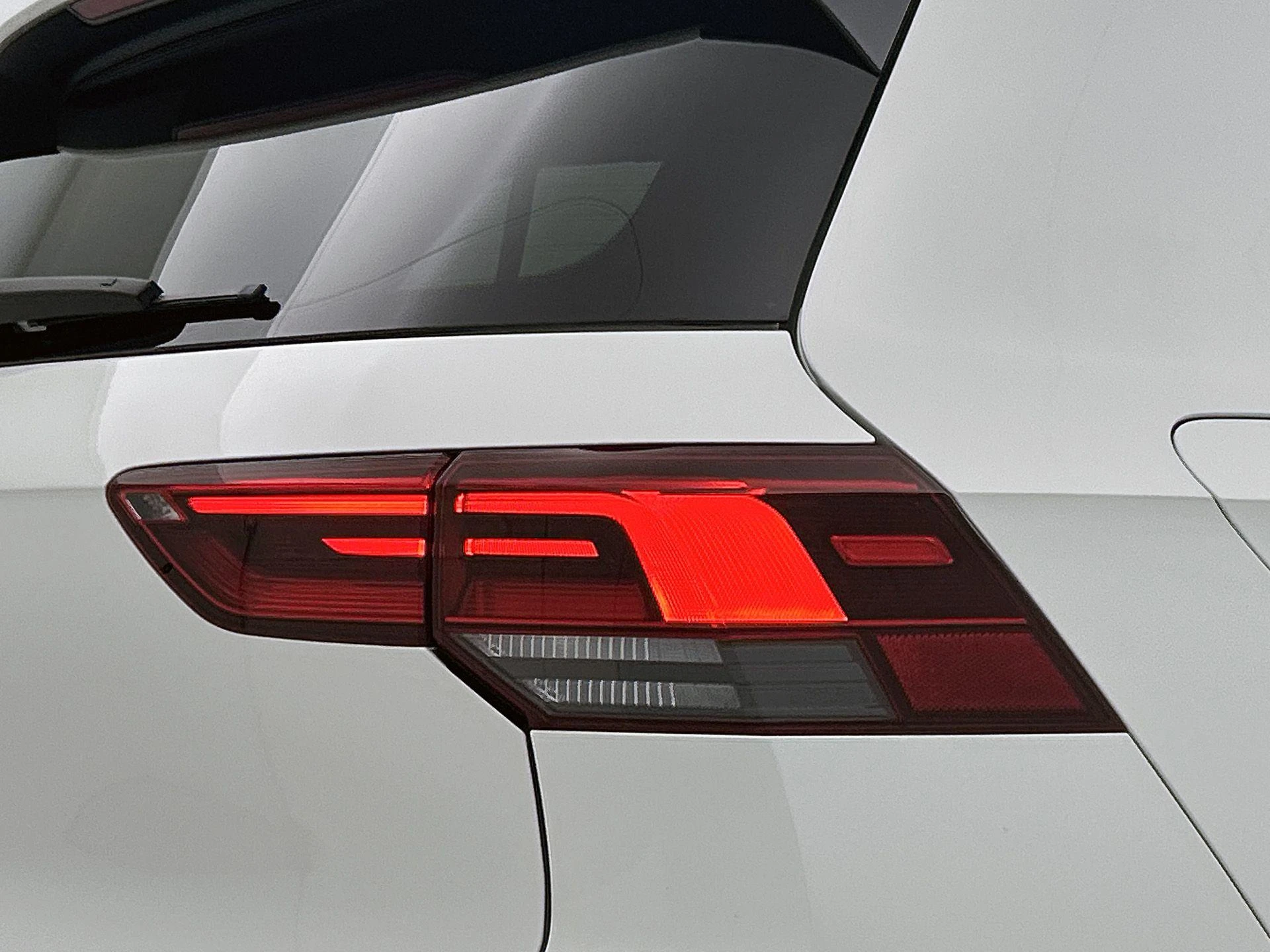 Volkswagen-Golf-image-24