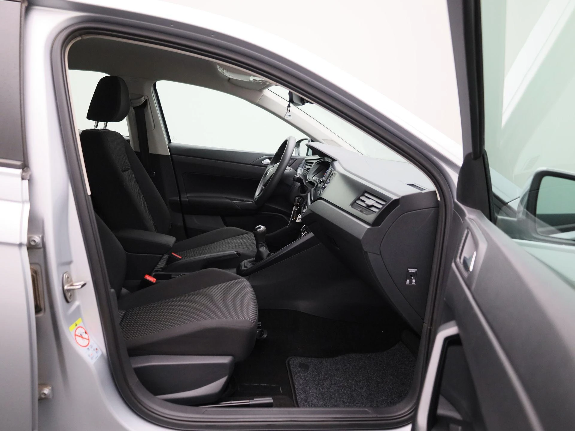 Volkswagen-Polo-image-32