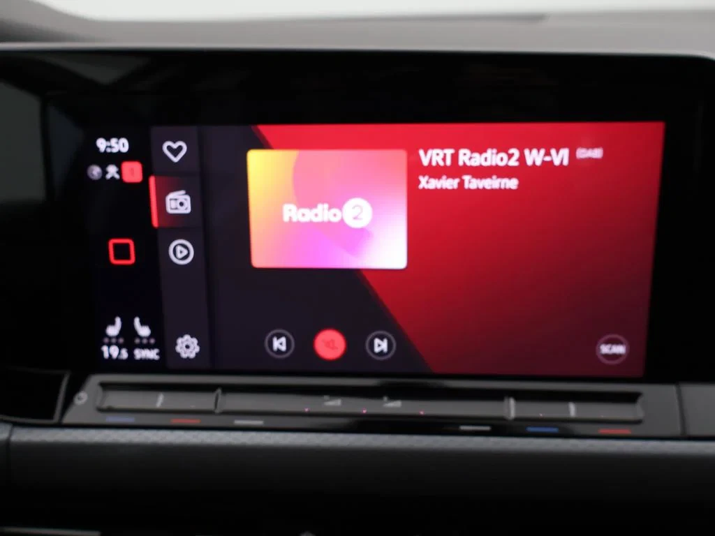 Volkswagen-Golf-image-19