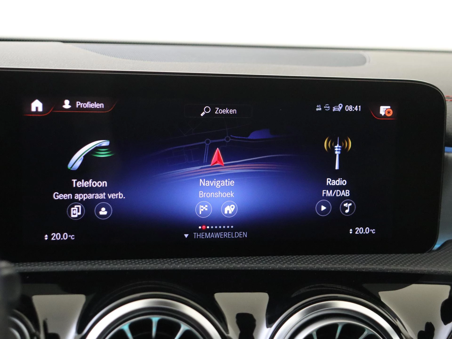 Mercedes-Benz-CLA-image-15