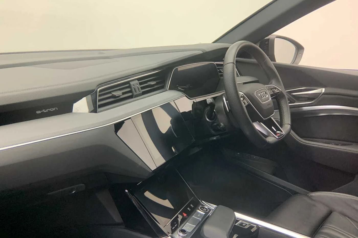 Audi-Q8 e-tron-image-11