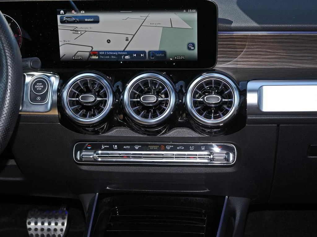 Mercedes-Benz-GLB 220 d-image-11