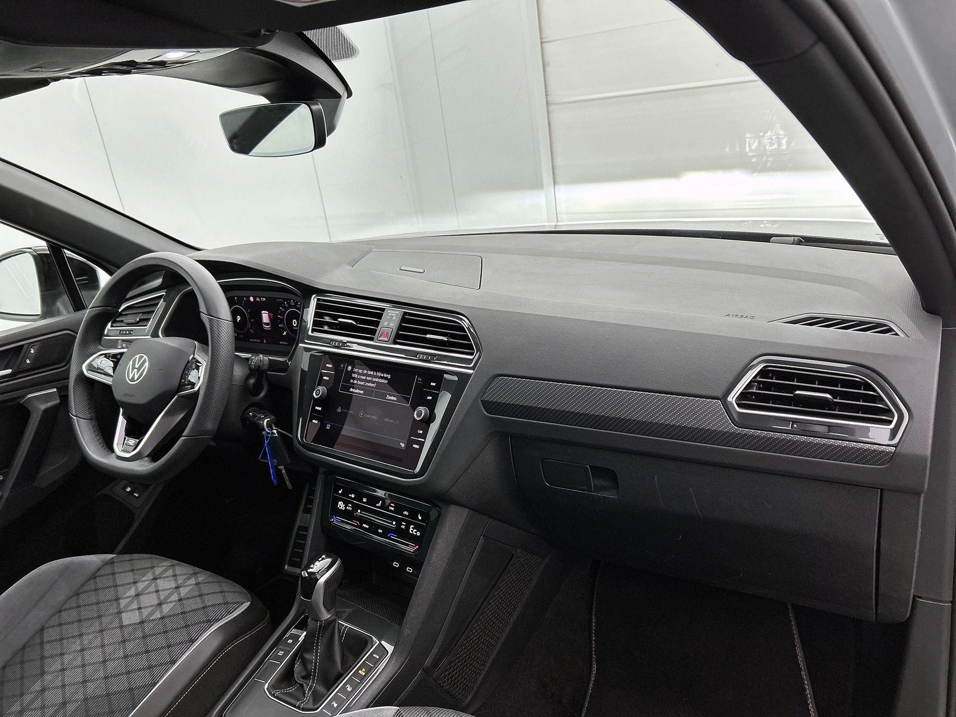 Volkswagen-Tiguan-image-18