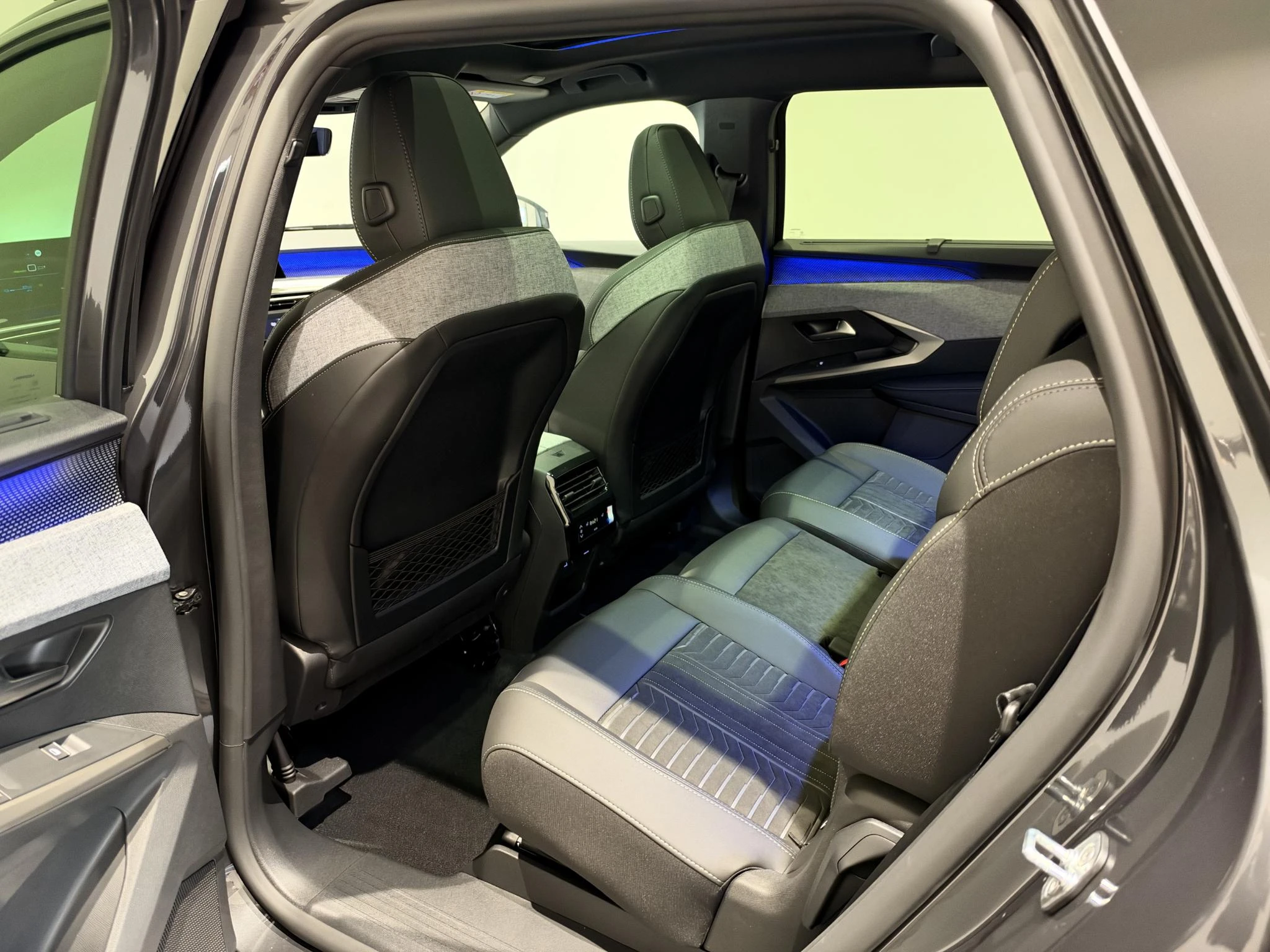 Peugeot-e-5008-image-10
