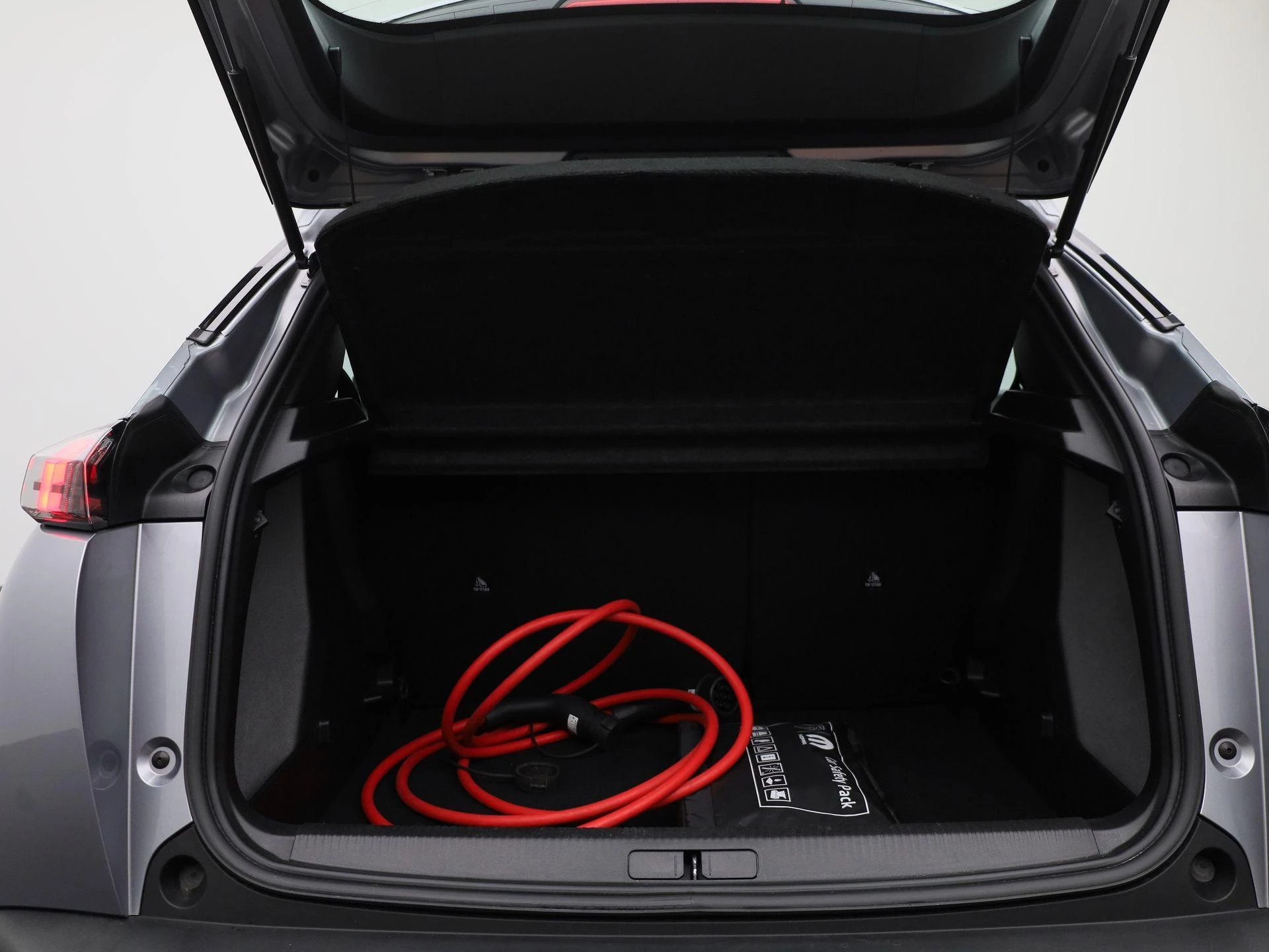 Peugeot-e-2008-image-13