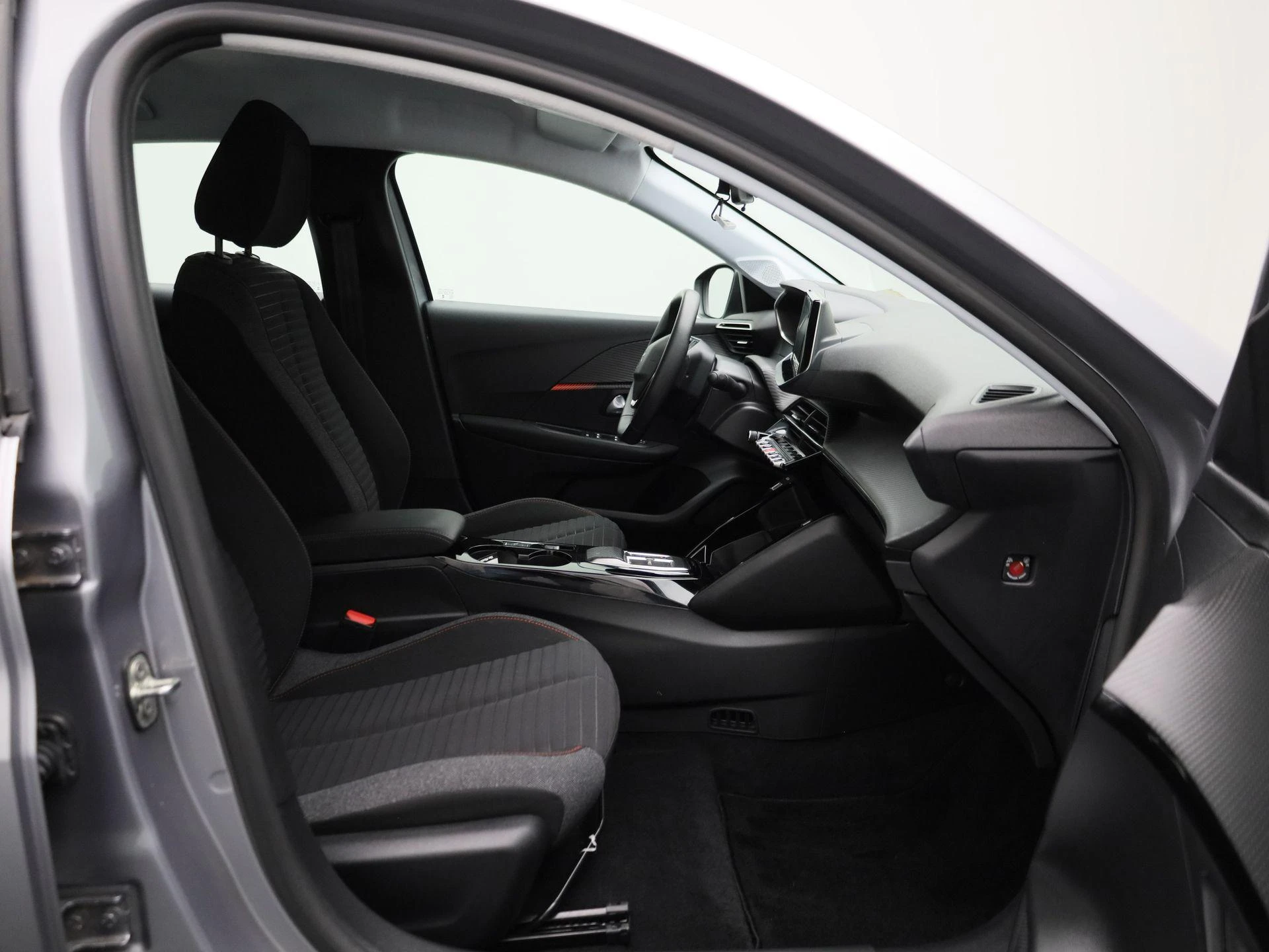 Peugeot-e-208-image-33