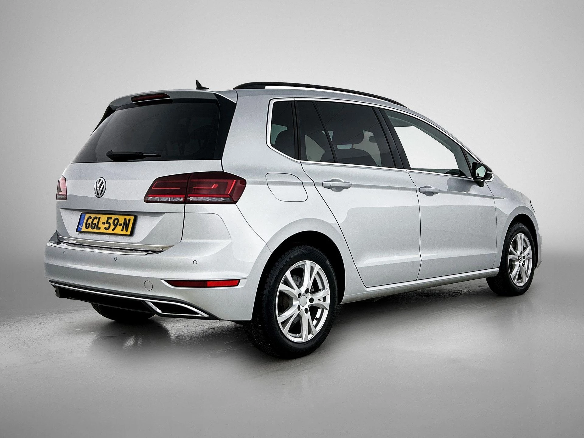 Volkswagen-Golf Sportsvan-image-3