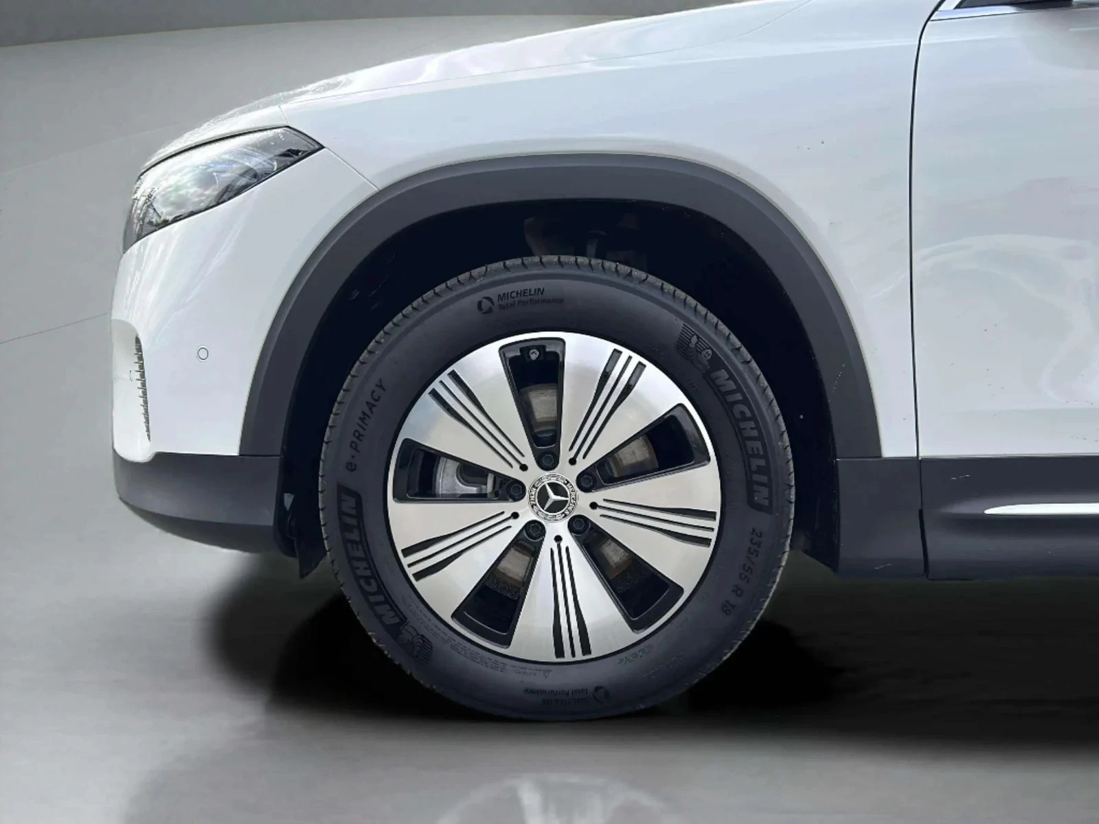 Mercedes-Benz-EQB-image-8