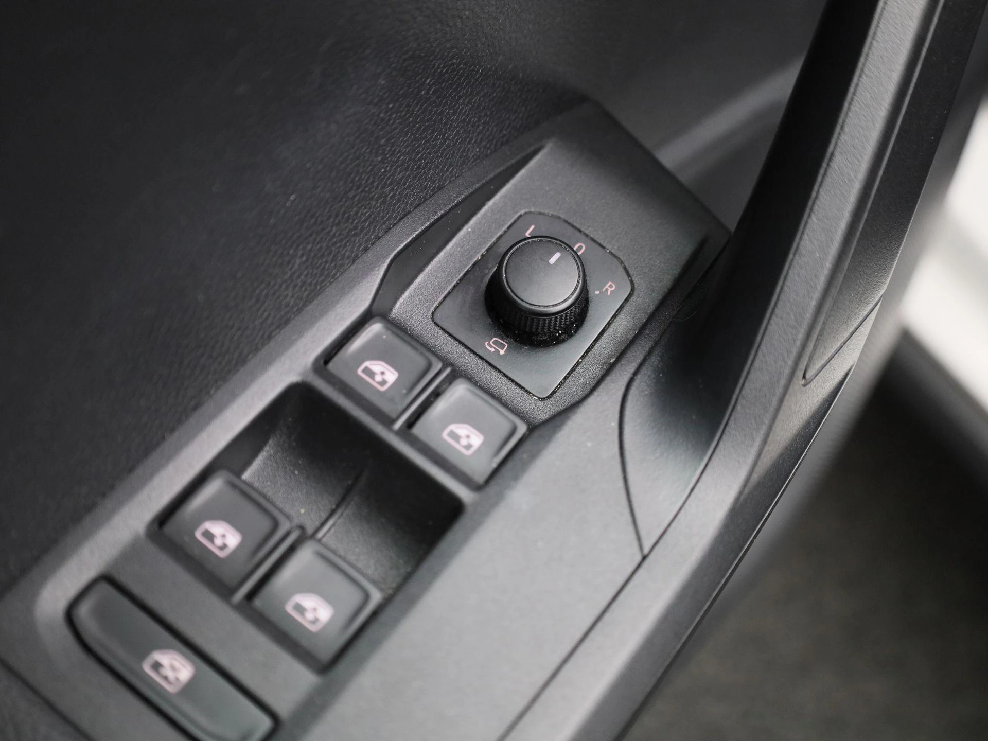 SEAT-Arona-image-28