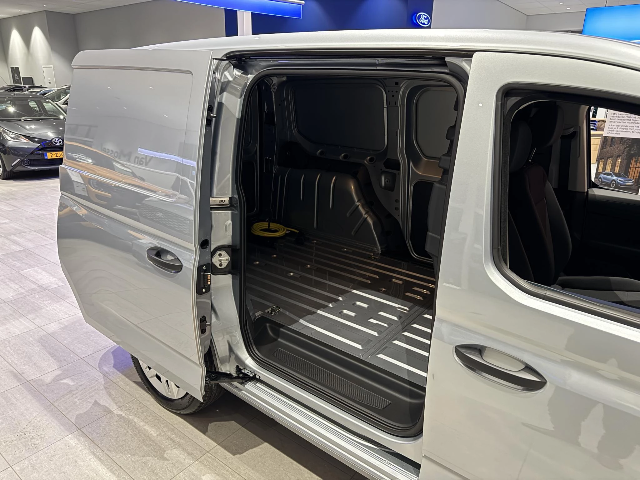 Ford-Transit Connect-image-8