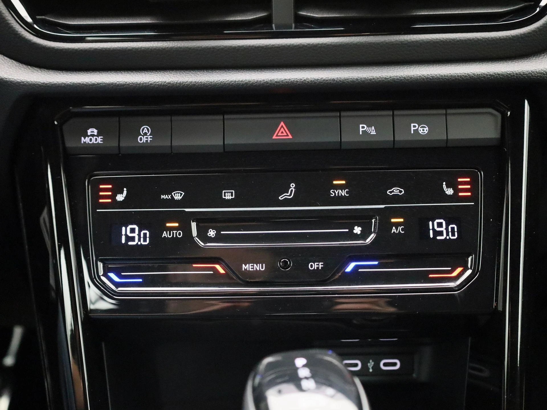 Volkswagen-T-Roc-image-19